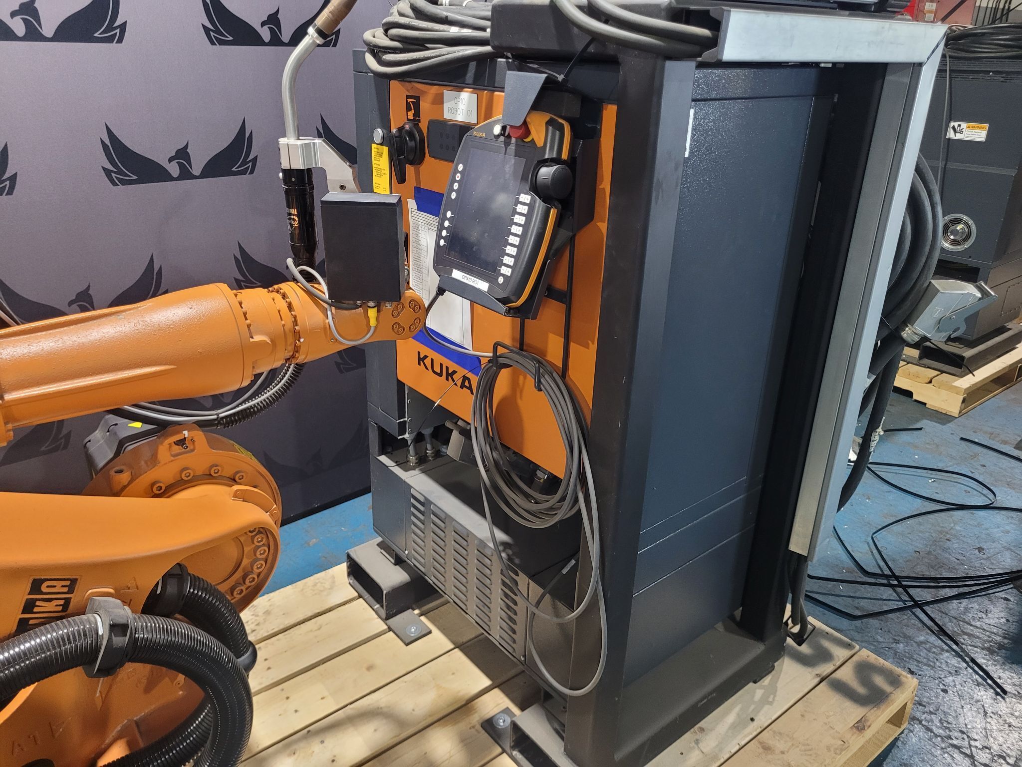 KUKA KR16 L6-2 w/ KR C4 Controls Lincoln R550 Weld Package & TT3A Reamer NEW 9