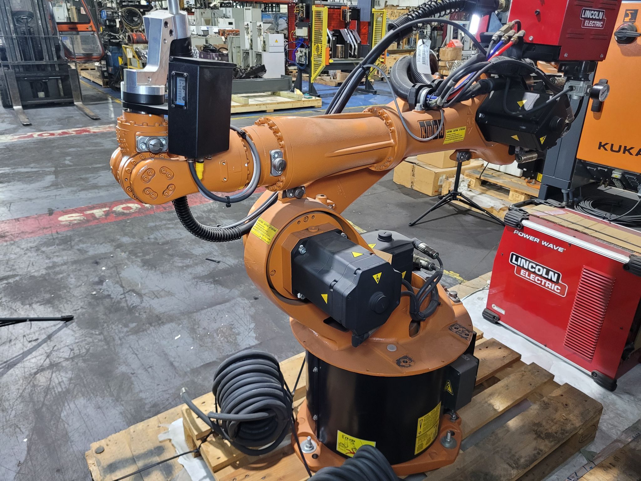 KUKA KR16 L6-2 w/ KR C4 Controls Lincoln R550 Weld Package & TT3A Reamer NEW 2