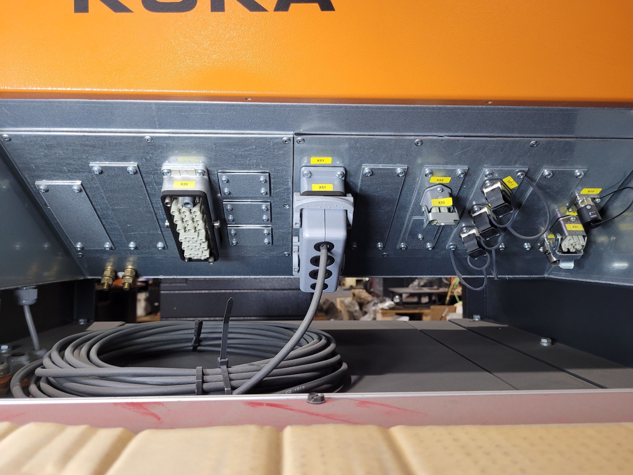 KUKA KR16 L6-2 w/ KR C4 Controls Lincoln R550 Weld Package & TT3A Reamer NEW 10
