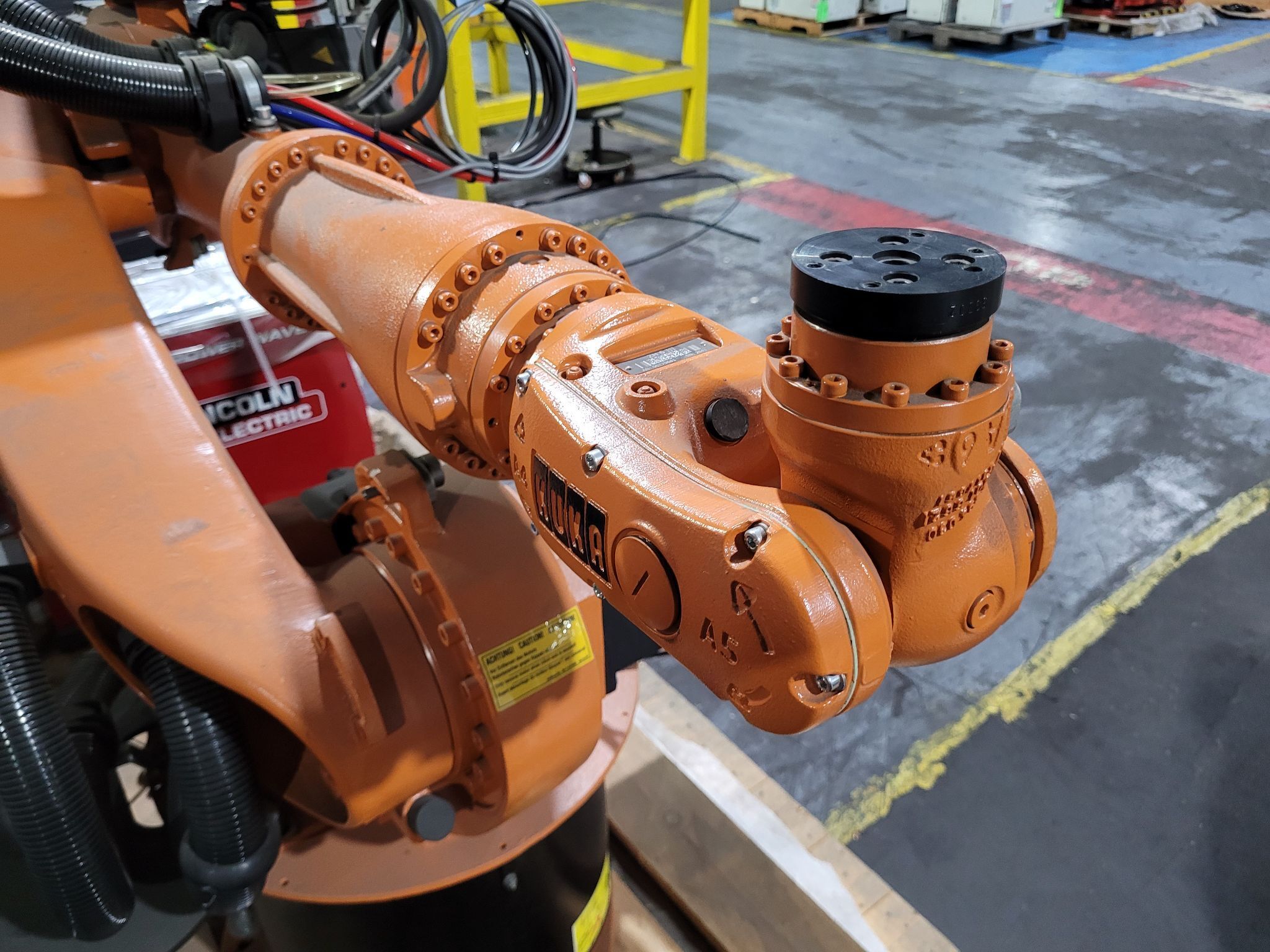 KUKA KR16 L6-2 w/ KR C4 Controls Lincoln R550 Weld Package & TT3A Reamer NEW 4