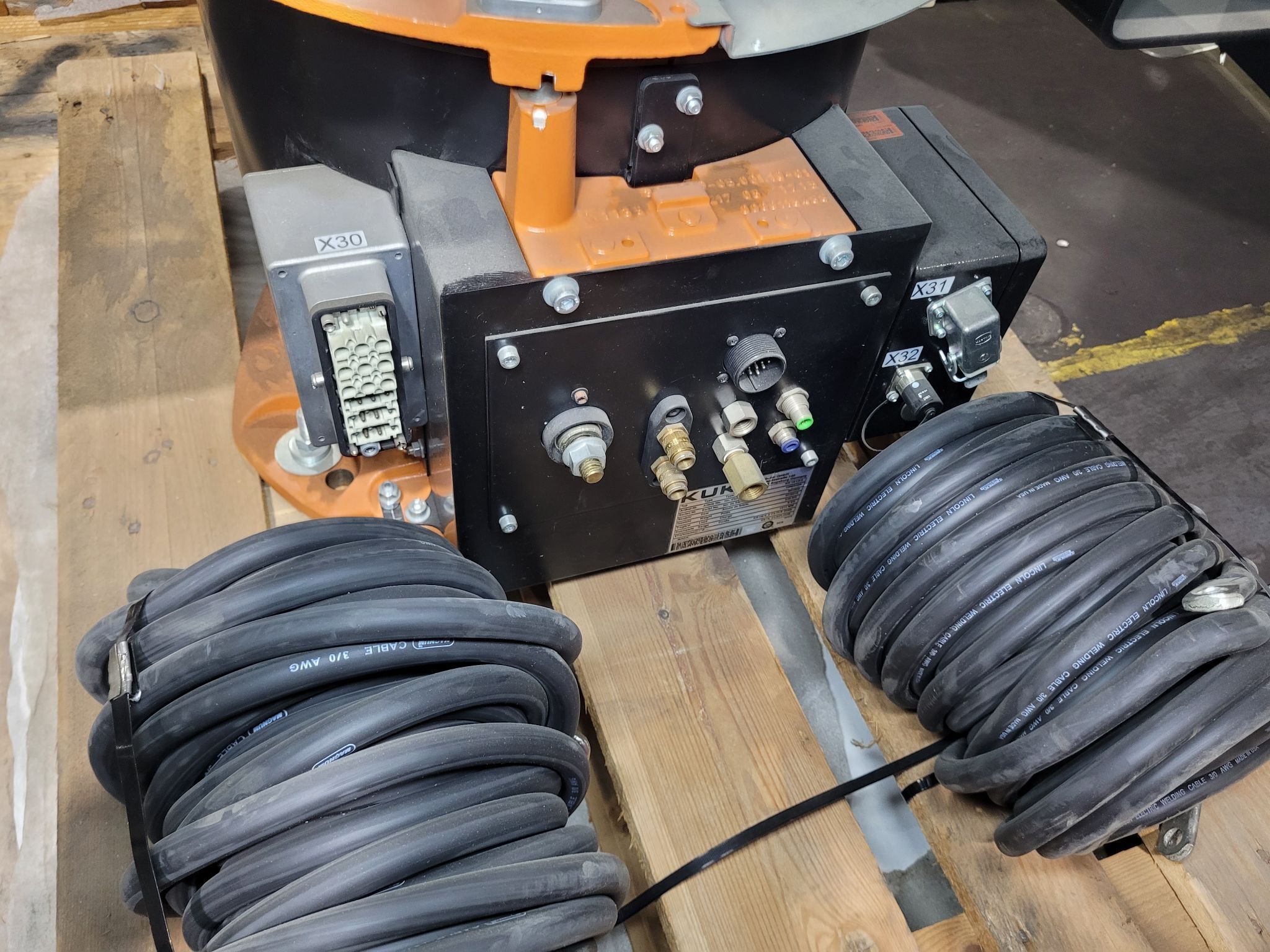 KUKA KR16 L6-2 w/ KR C4 Controls Lincoln R550 Weld Package & TT3A Reamer NEW 6