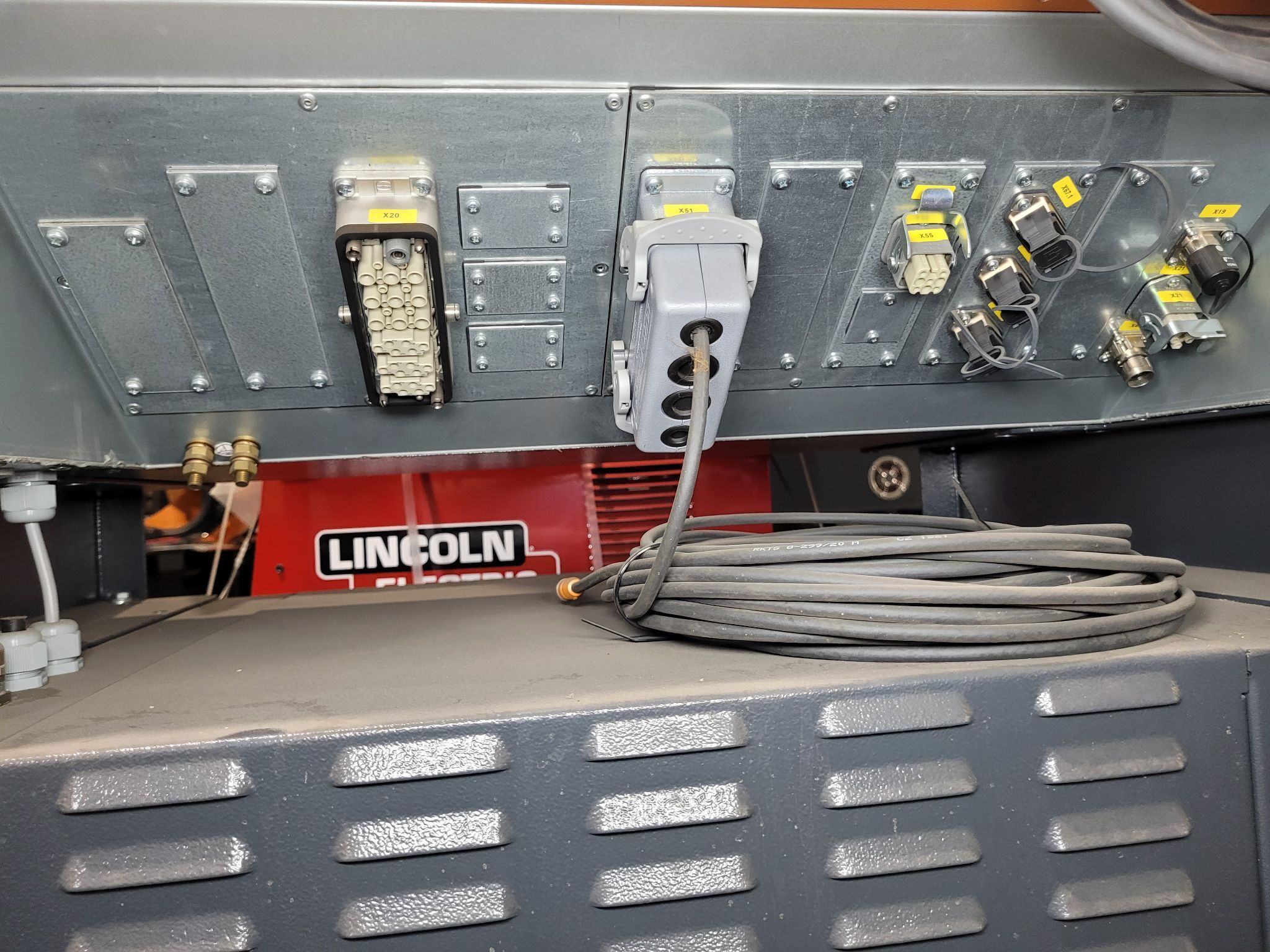 KUKA KR16 L6-2 w/ KR C4 Controls Lincoln R550 Weld Package & TT3A Reamer NEW 12
