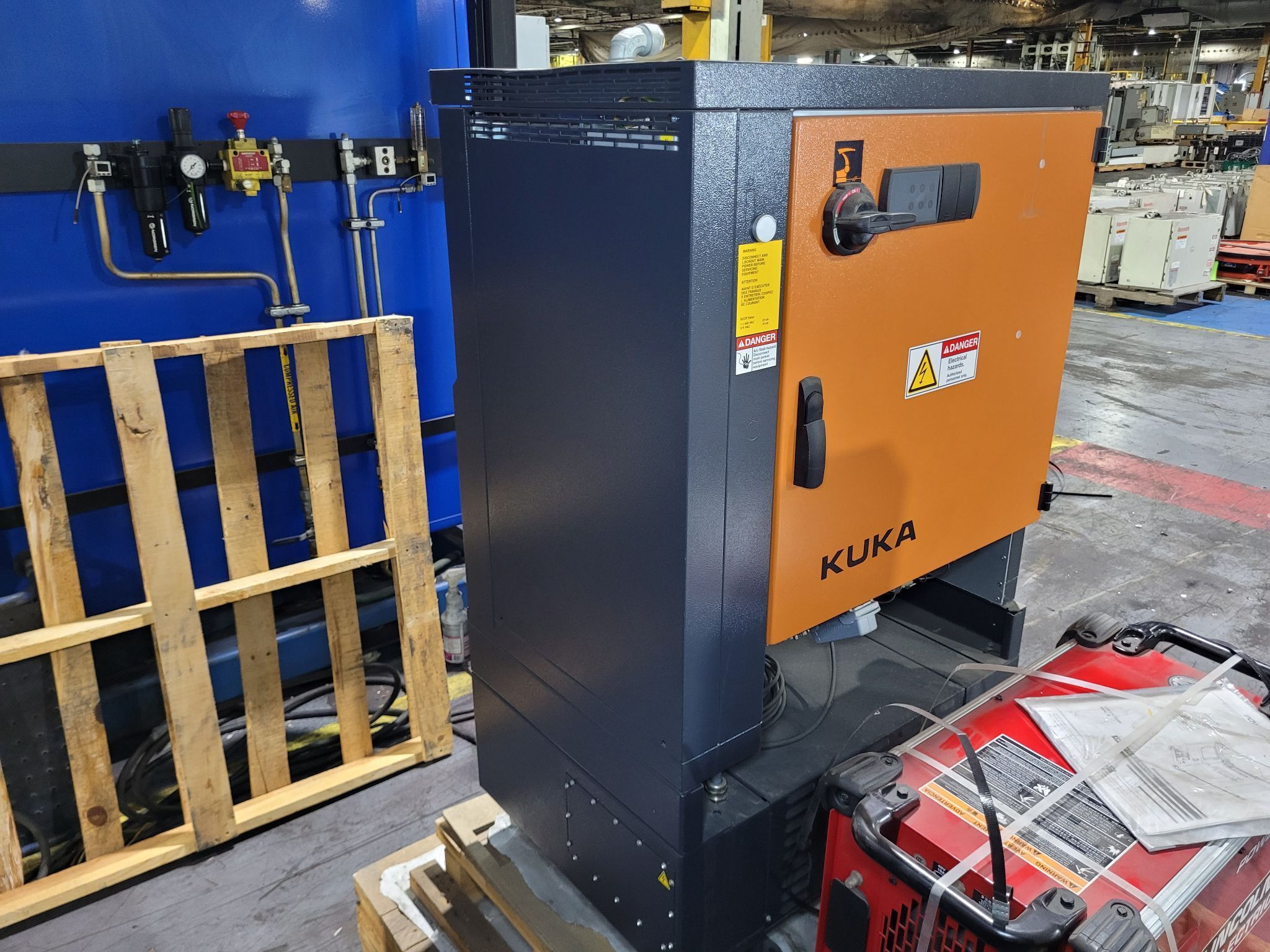 KUKA KR16 L6-2 w/ KR C4 Controls Lincoln R550 Weld Package & TT3A Reamer NEW 8