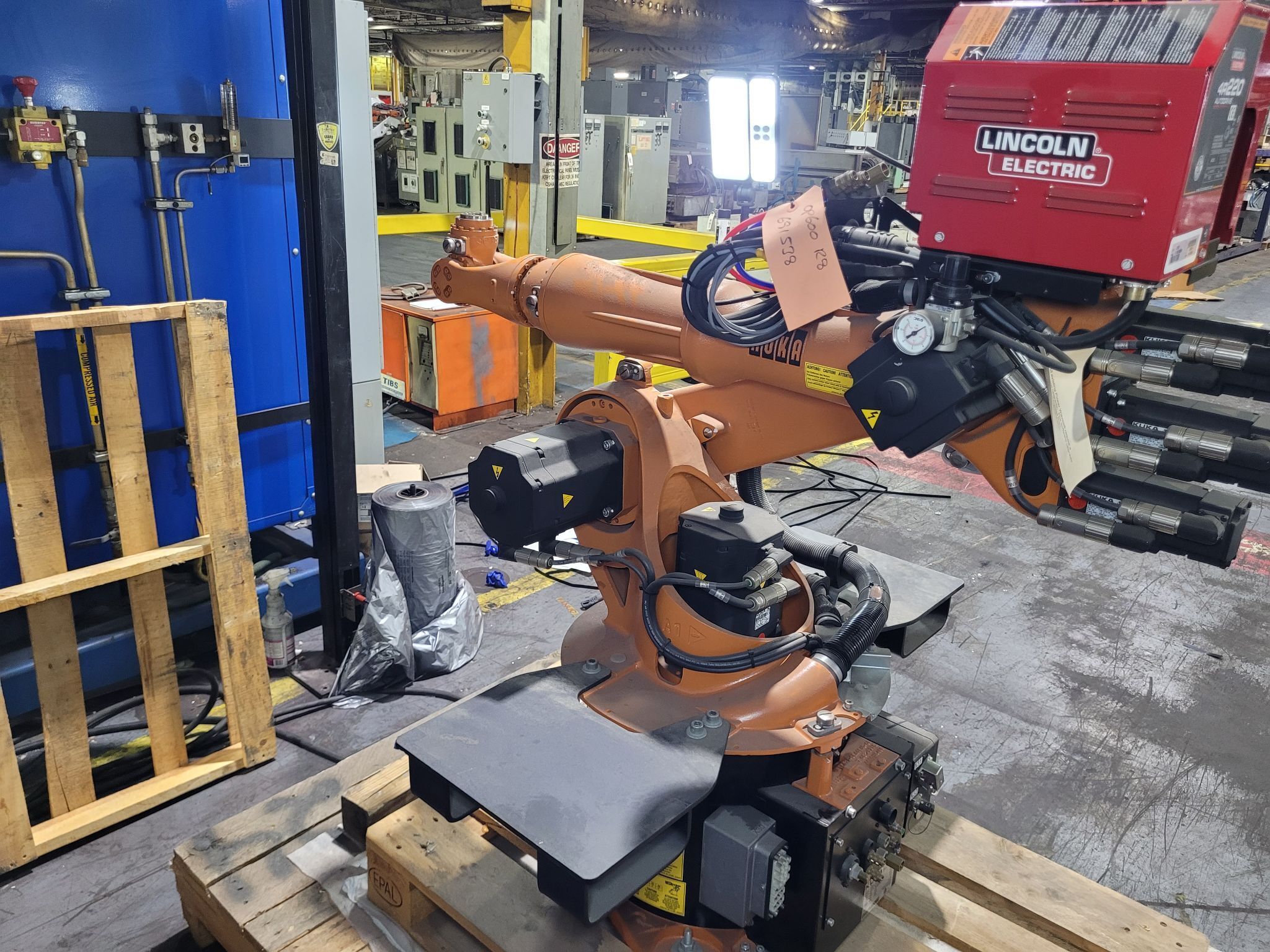 KUKA KR16 L6-2 w/ KR C4 Controls Lincoln R550 Weld Package & TT3A Reamer NEW 3