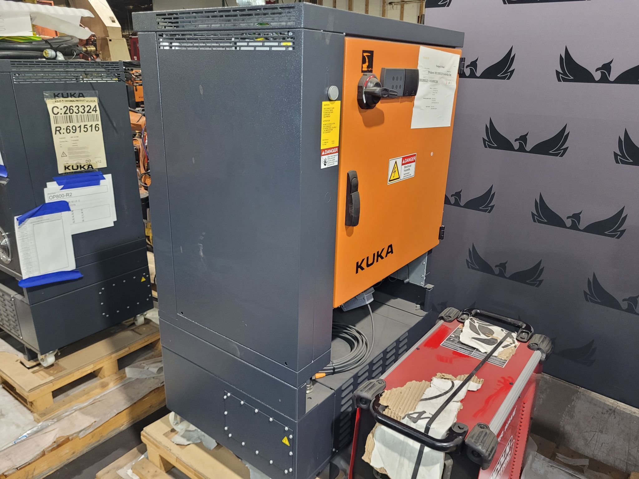 KUKA KR16 L6-2 w/ KR C4 Controls Lincoln R550 Weld Package & TT3A Reamer NEW 8
