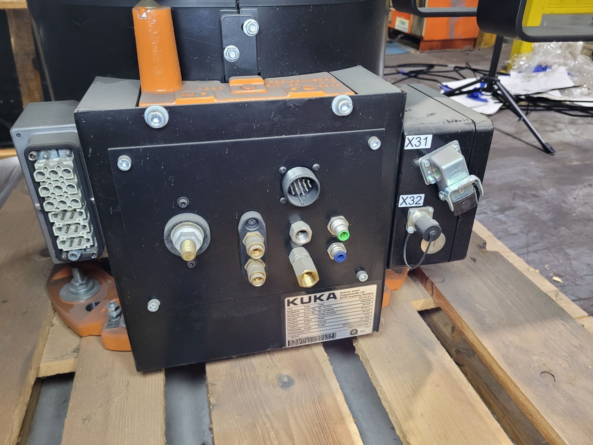 KUKA KR16 L6-2 w/ KR C4 Controls Lincoln R550 Weld Package & TT3A Reamer NEW 4