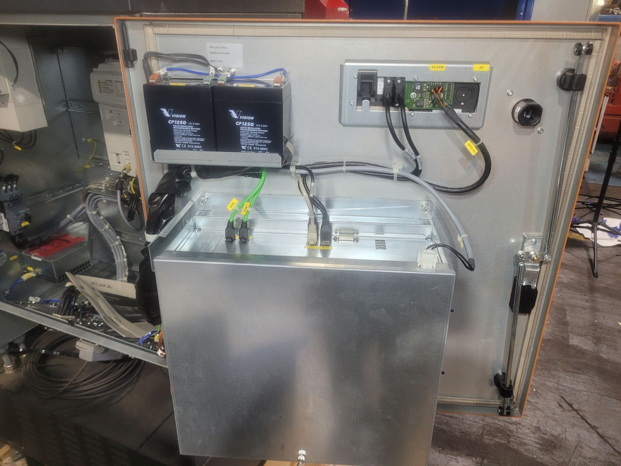 KUKA KR16 L6-2 w/ KR C4 Controls Lincoln R550 Weld Package & TT3A Reamer NEW 9