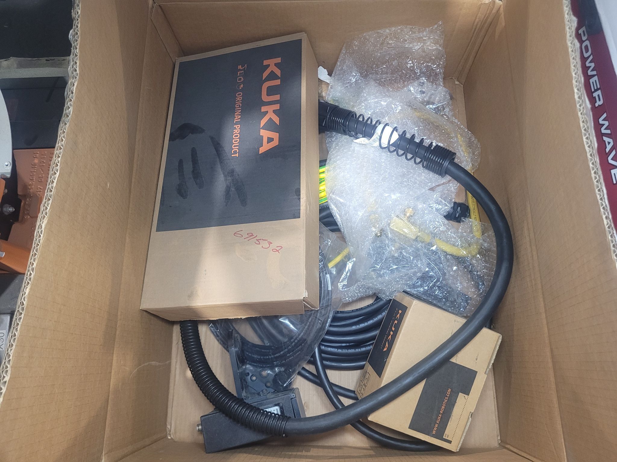 KUKA KR16 L6-2 w/ KR C4 Controls Lincoln R550 Weld Package & TT3A Reamer NEW 22