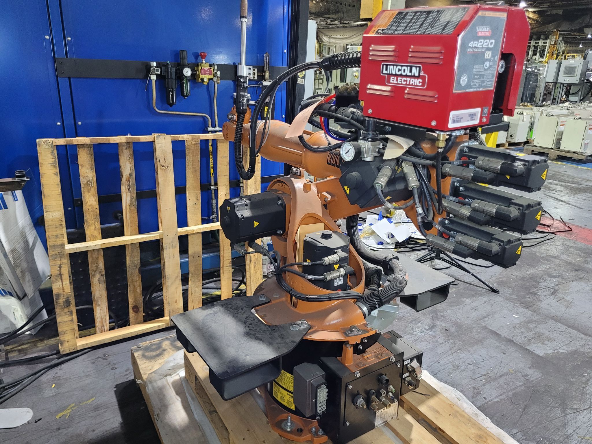 KUKA KR16 L6-2 w/ KR C4 Controls Lincoln R550 Weld Package & TT3A Reamer NEW 3
