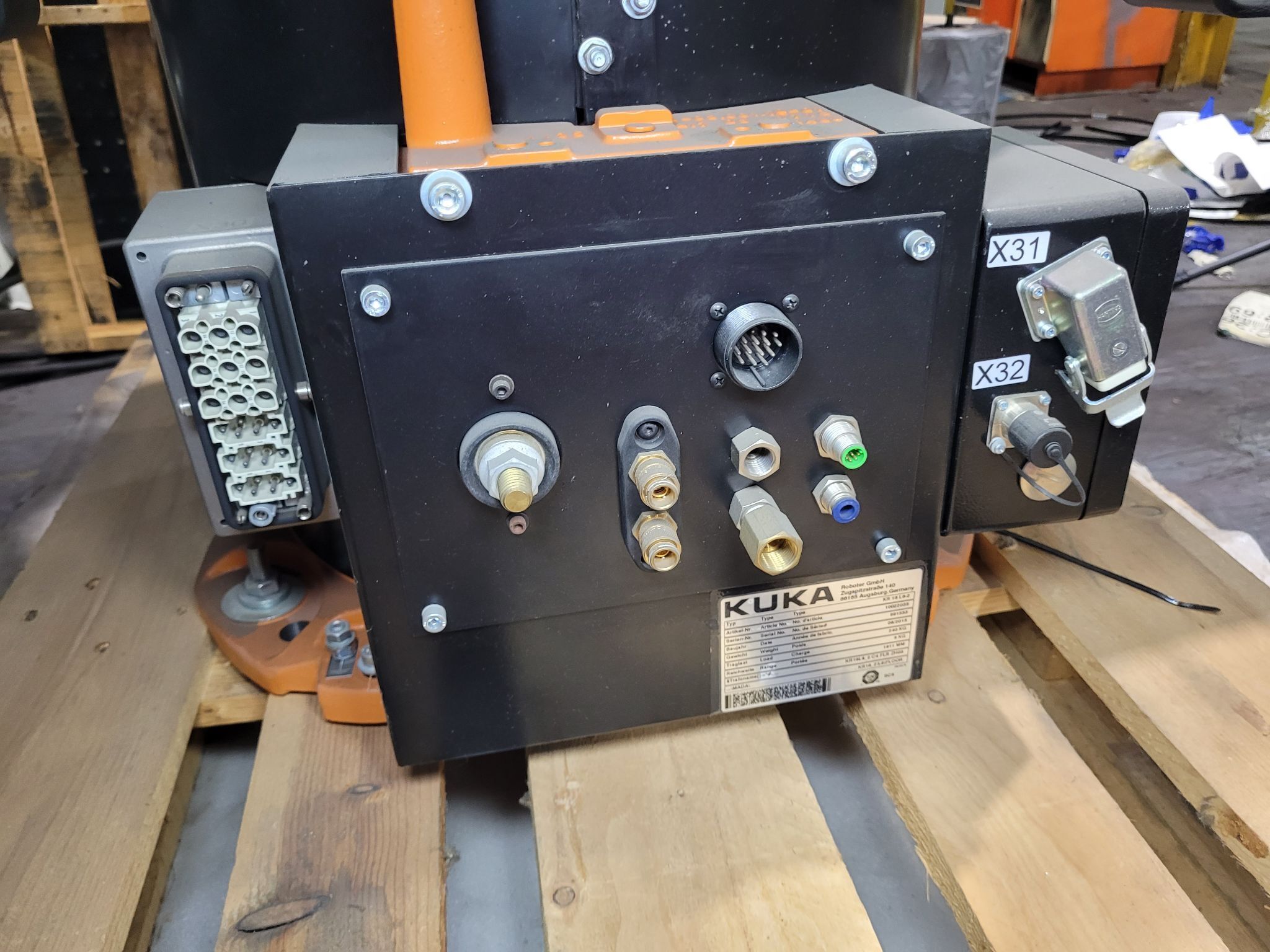 KUKA KR16 L6-2 w/ KR C4 Controls Lincoln R550 Weld Package & TT3A Reamer NEW 5