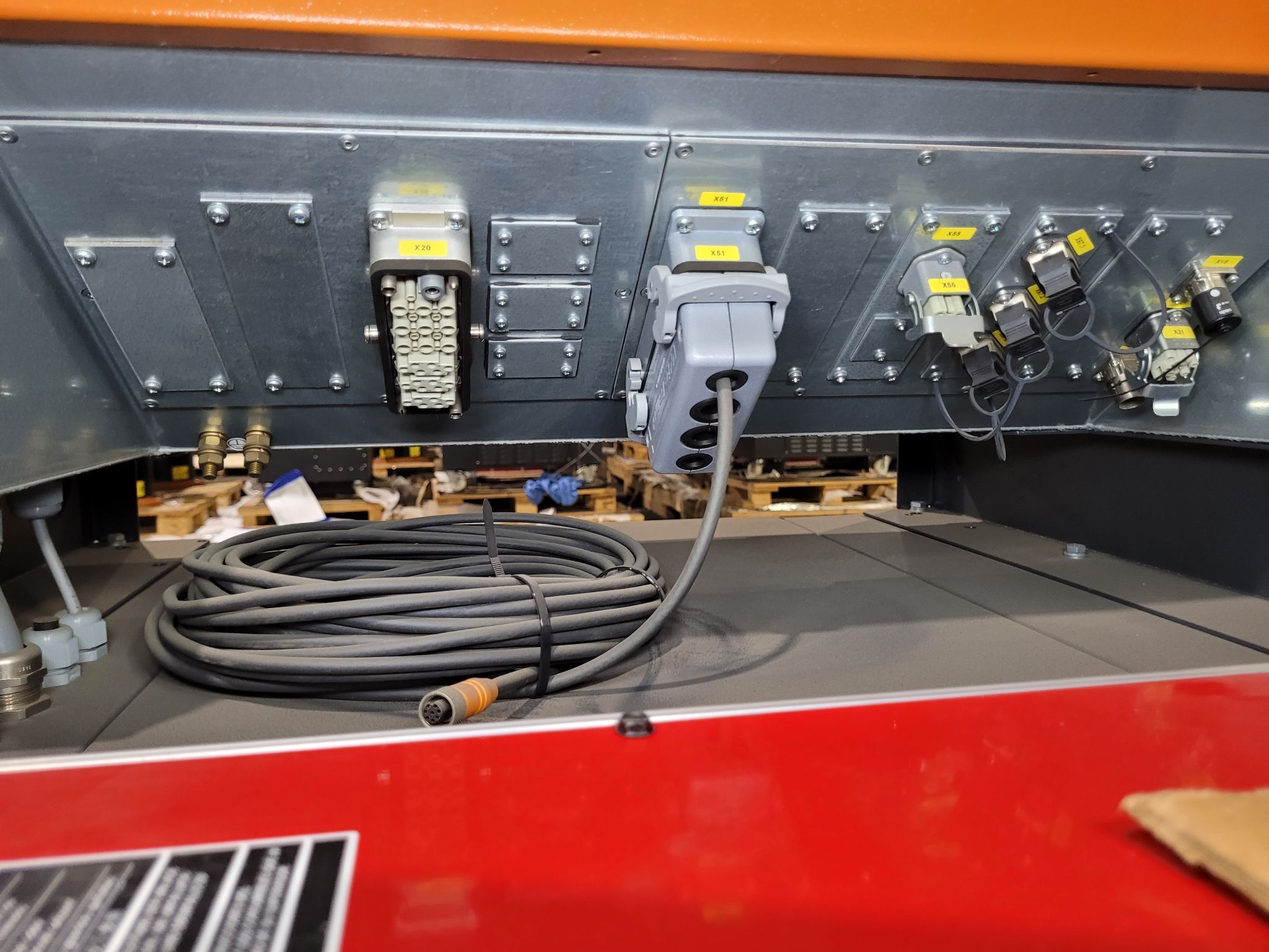 KUKA KR16 L6-2 w/ KR C4 Controls Lincoln R550 Weld Package & TT3A Reamer NEW 9