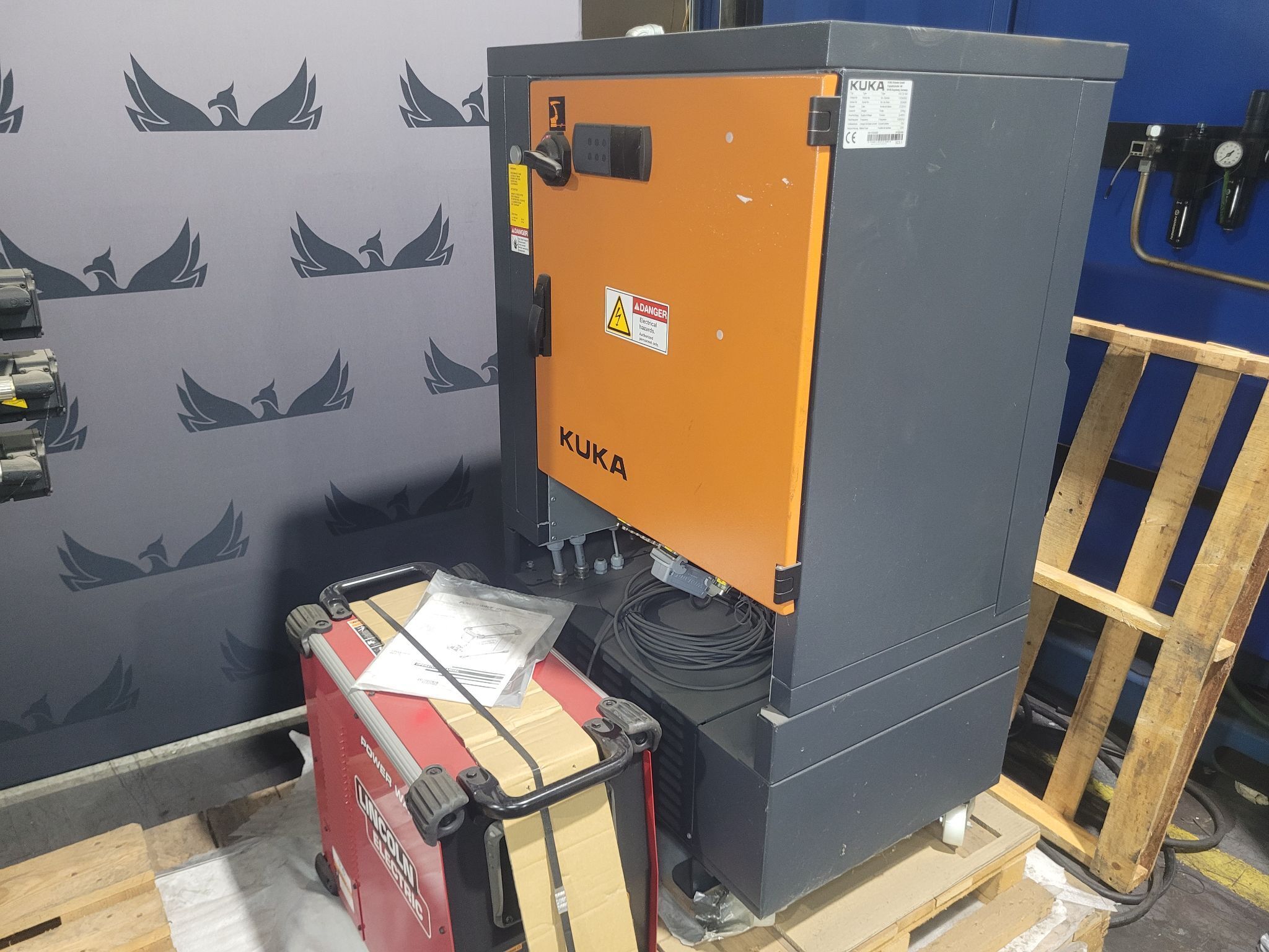 KUKA KR16 L6-2 w/ KR C4 Controls Lincoln R550 Weld Package & TT3A Reamer NEW 8