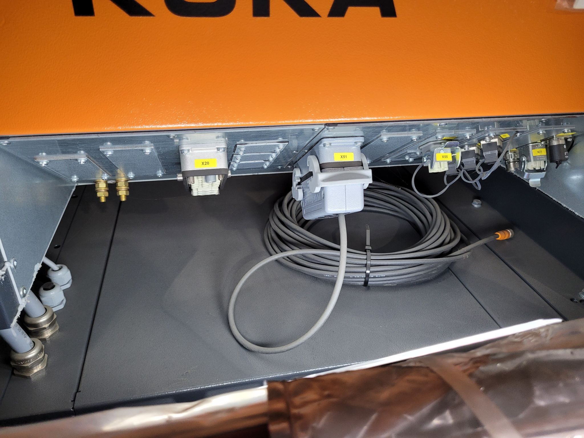 KUKA KR16 L6-2 w/ KR C4 Controls Lincoln R550 Weld Package & TT3A Reamer NEW 9