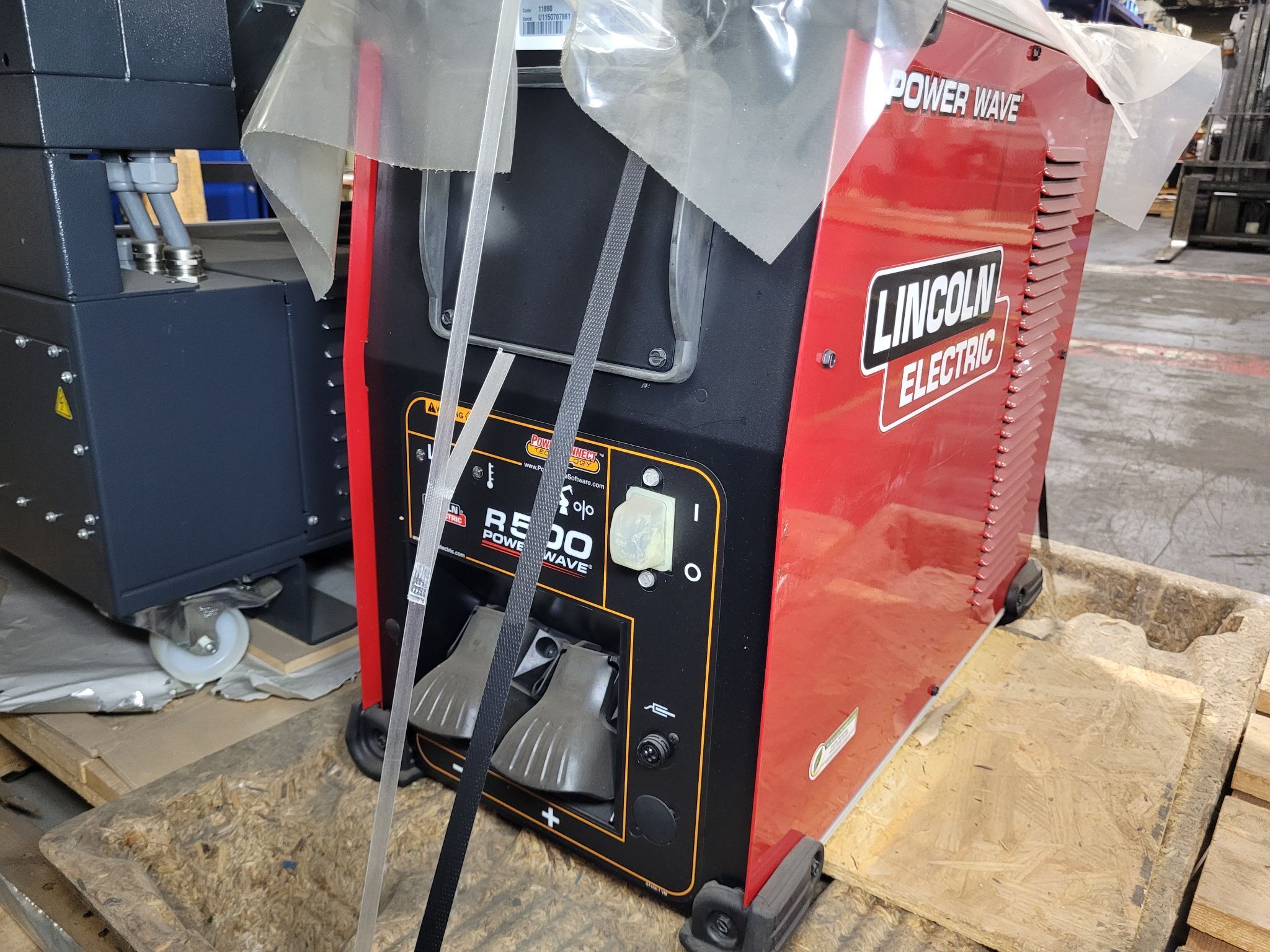 KUKA KR16 L6-2 w/ KR C4 Controls Lincoln R550 Weld Package & TT3A Reamer NEW 13