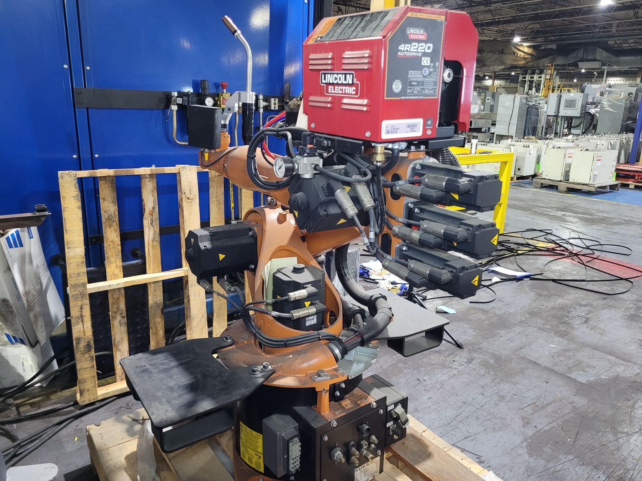 KUKA KR16 L6-2 w/ KR C4 Controls Lincoln R550 Weld Pkg & TT3A Reamer NEW 3