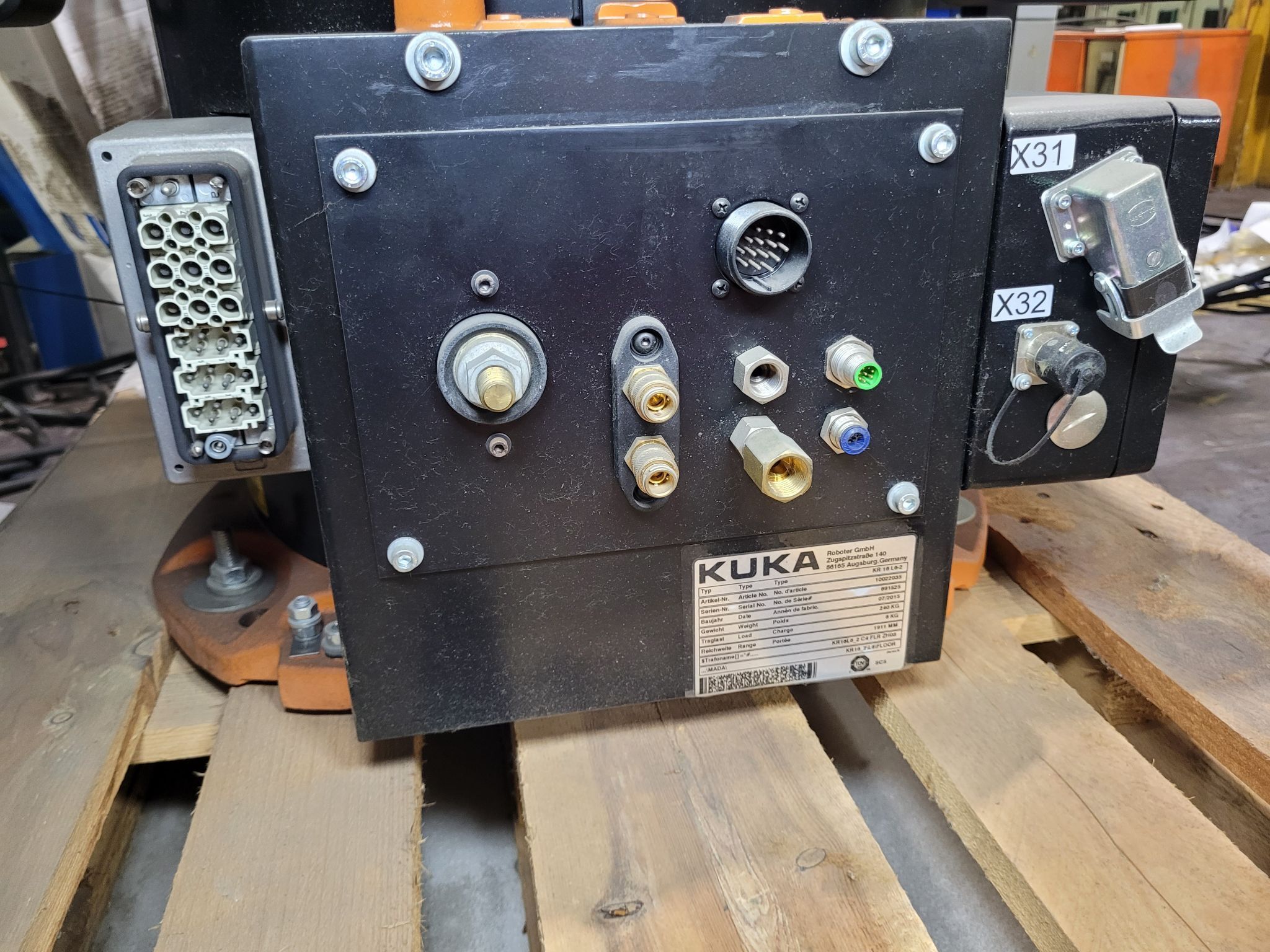 KUKA KR16 L6-2 w/ KR C4 Controls Lincoln R550 Weld Pkg & TT3A Reamer NEW 5