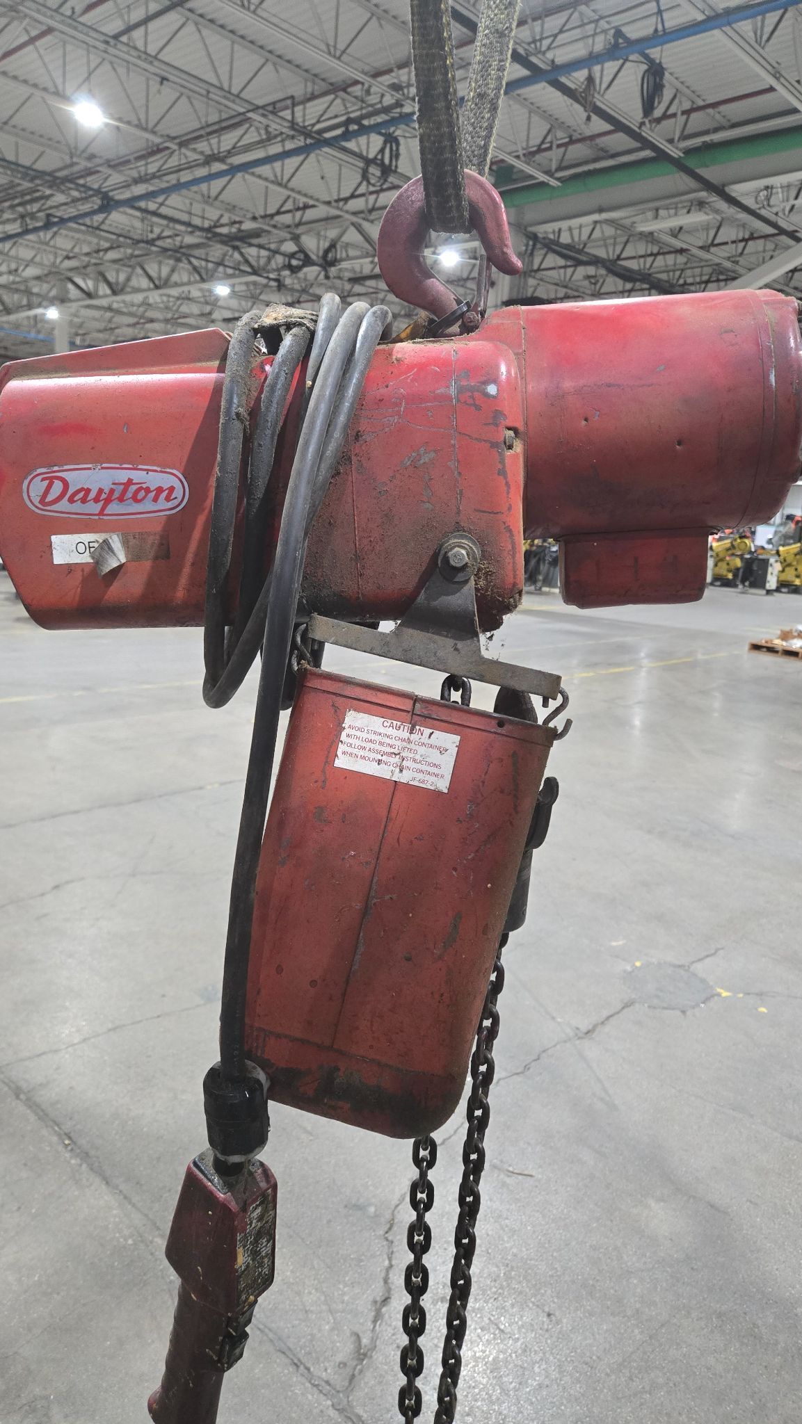 DAYTON 9K601B Electric Chain Hoist 1/2 Ton USED 3