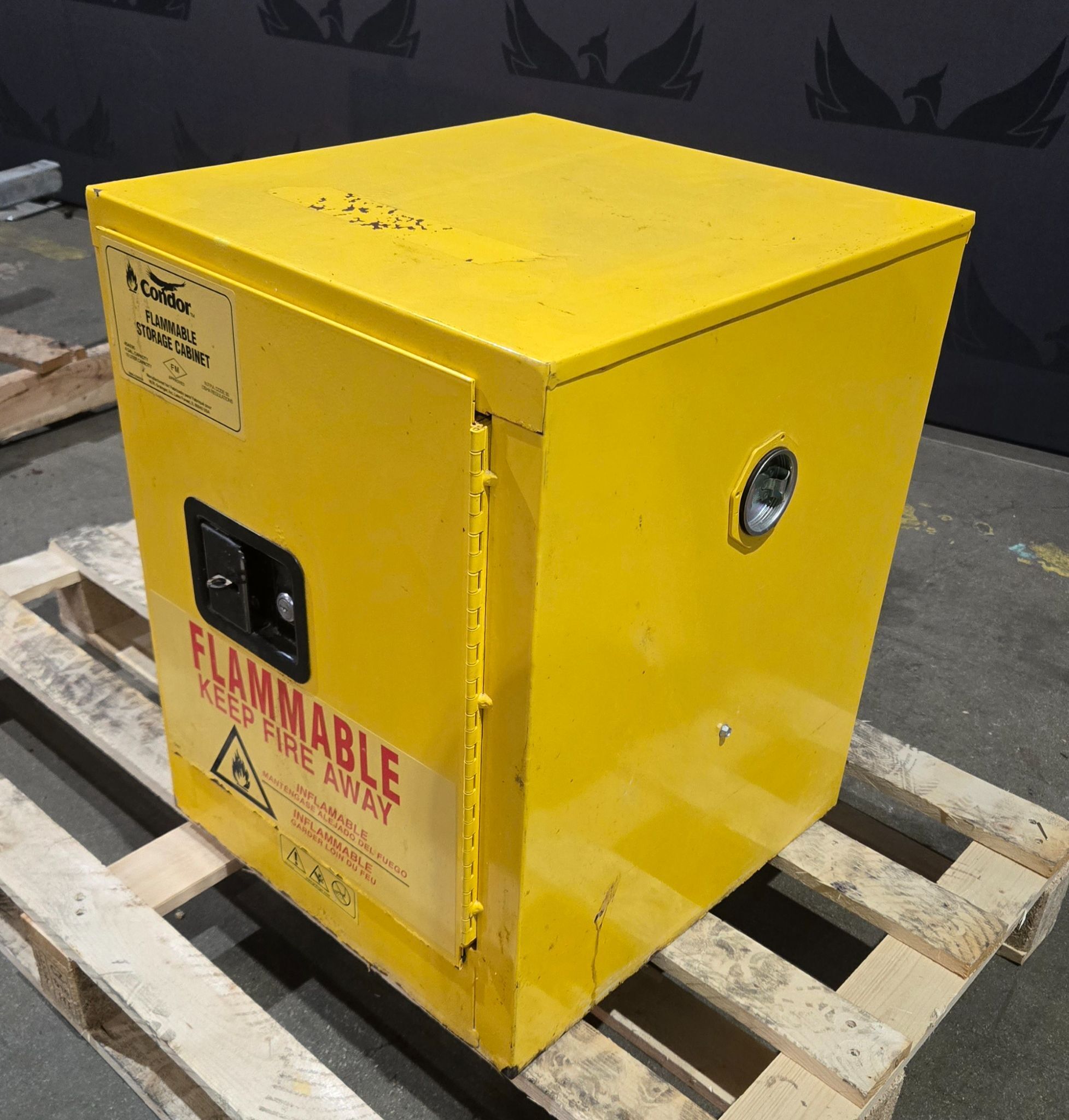 CONDOR 45AE90 Flammable Storage Cabinet 4 Gallon USED 1