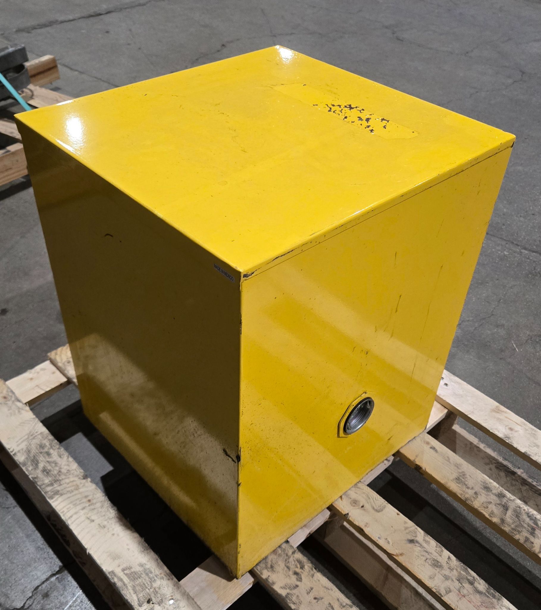 CONDOR 45AE90 Flammable Storage Cabinet 4 Gallon USED 2