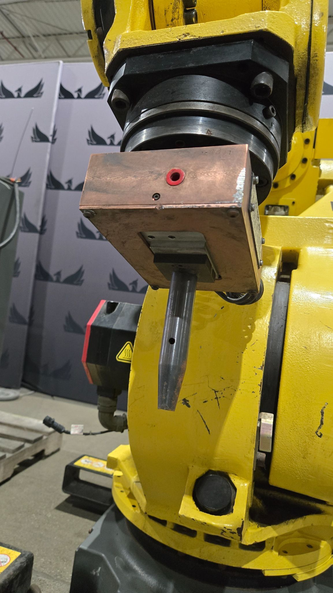 FANUC R‑2000iA/165F Complete with R‑J3iB Controller USED 2