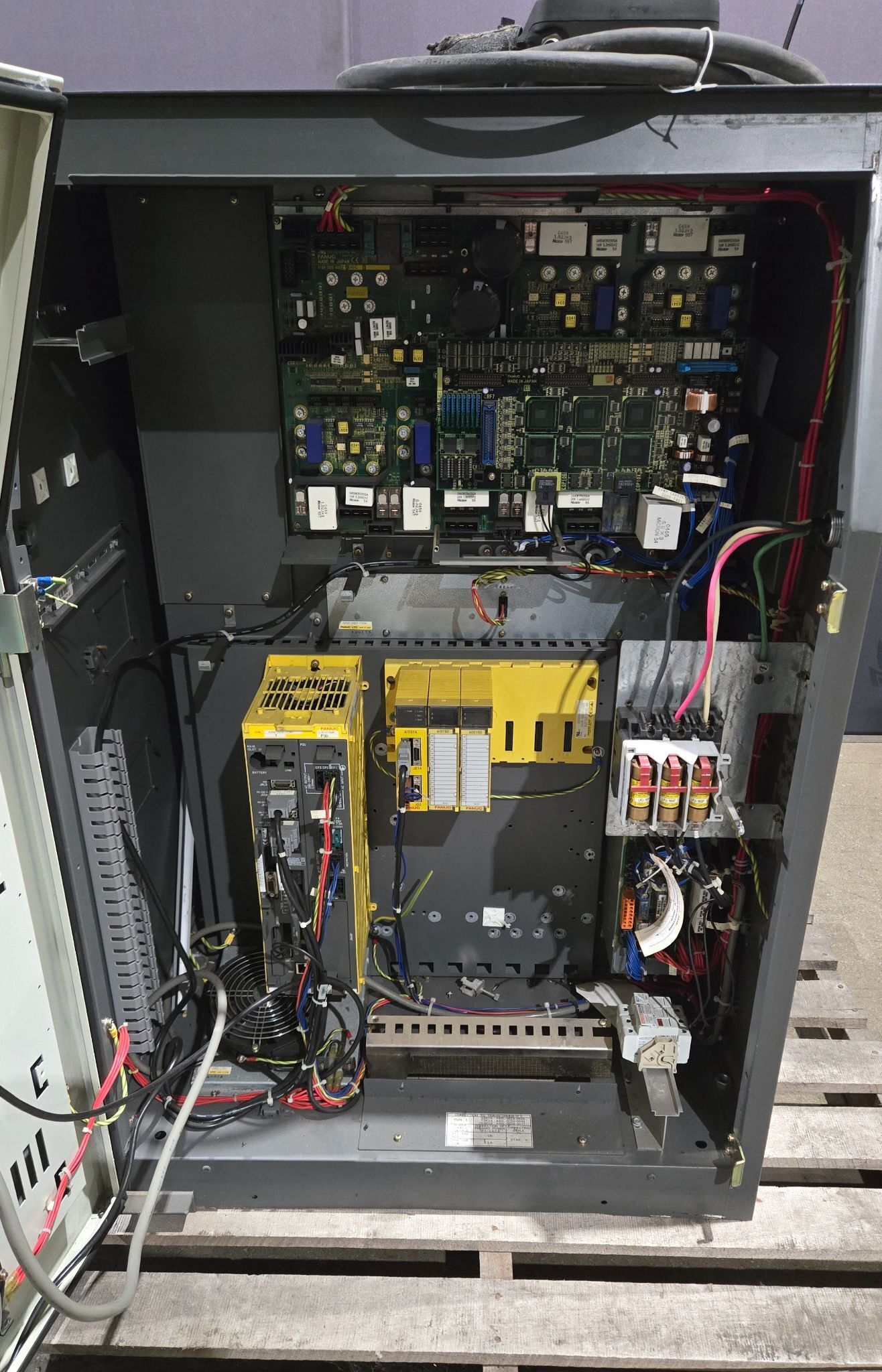 FANUC R‑2000iA/165F Complete with R‑J3iB Controller USED 13