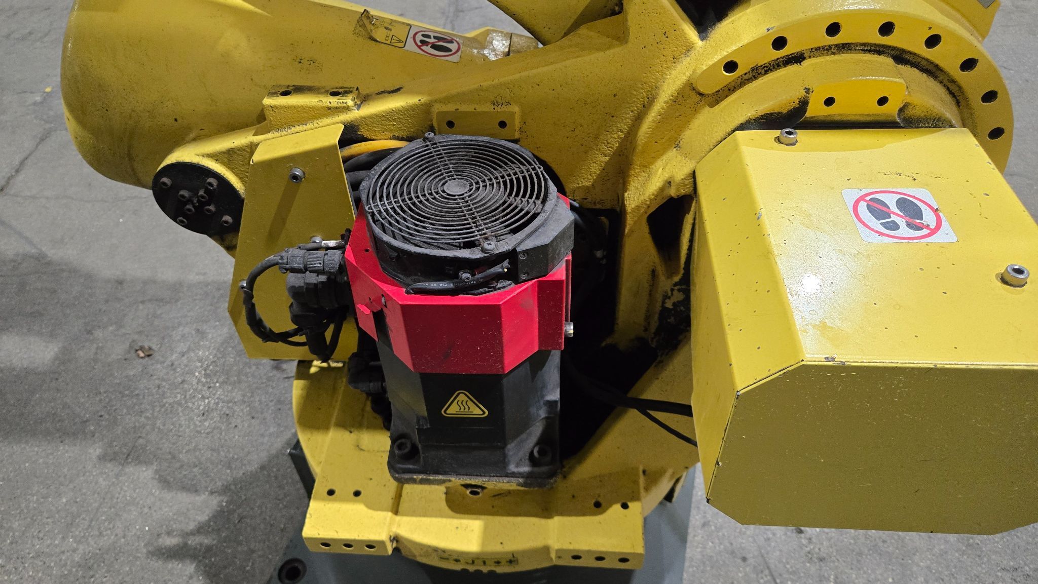 FANUC R‑2000iC/165F FoundryPRO Robot Arm USED 5