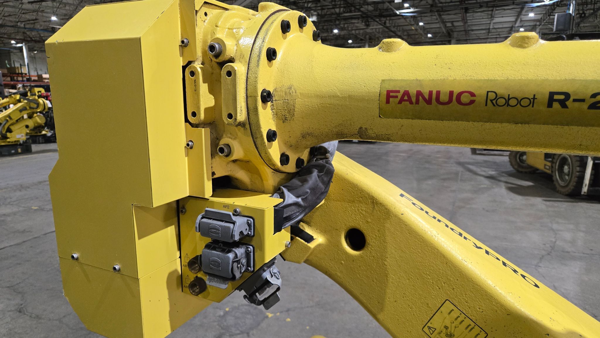 FANUC R‑2000iC/165F FoundryPRO Robot Arm USED 4