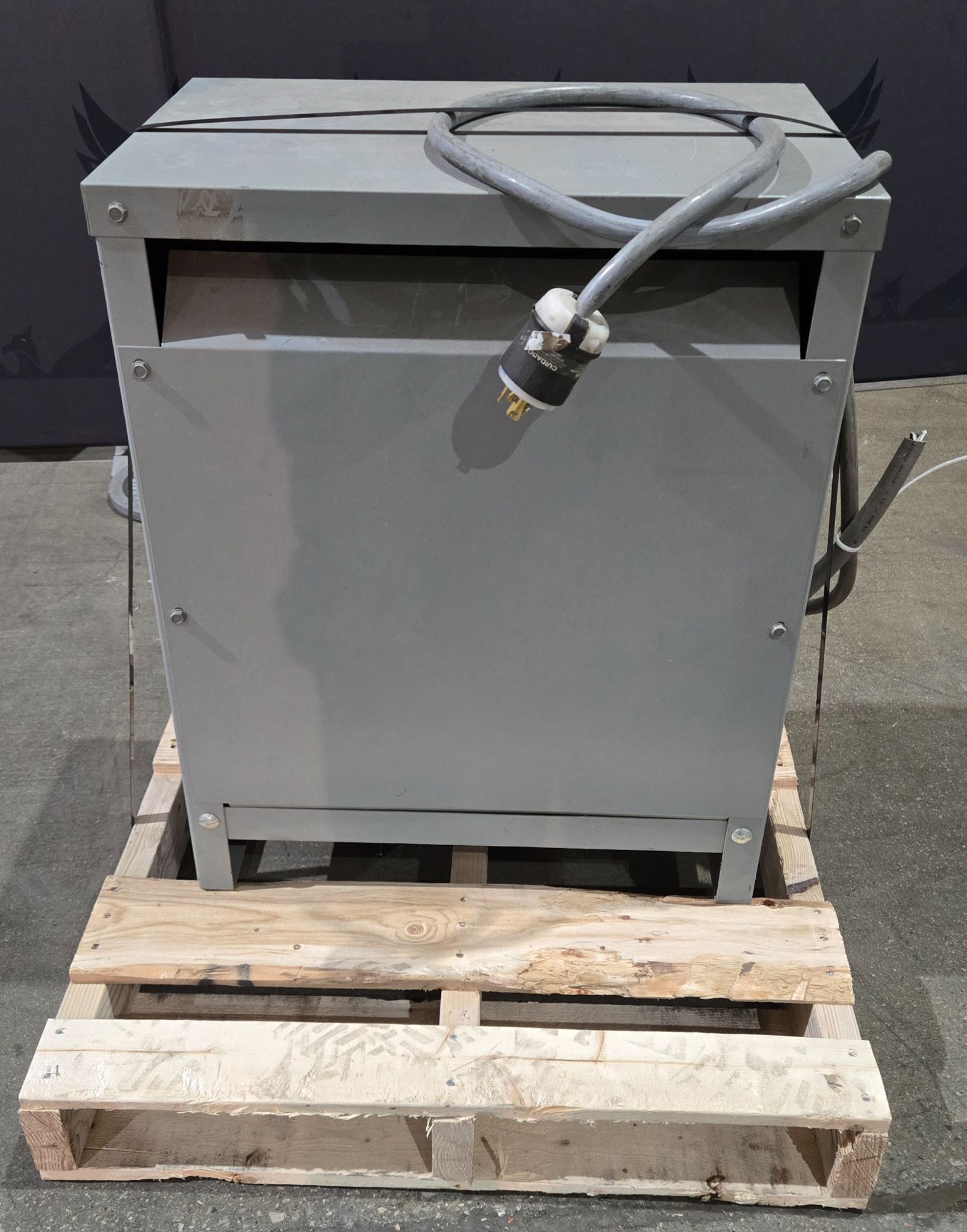 GENERAL SIGNAL HEVI‑DUTY 30kVA Transformer 240Δ‑208Y/120 3‑Phase USED 0