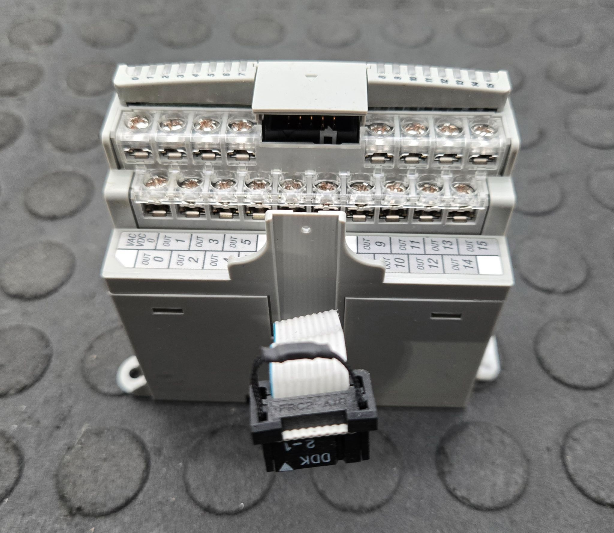 ALLEN‑BRADLEY 1762‑OW16 16 Point Relay Output Module 240VAC USED 1