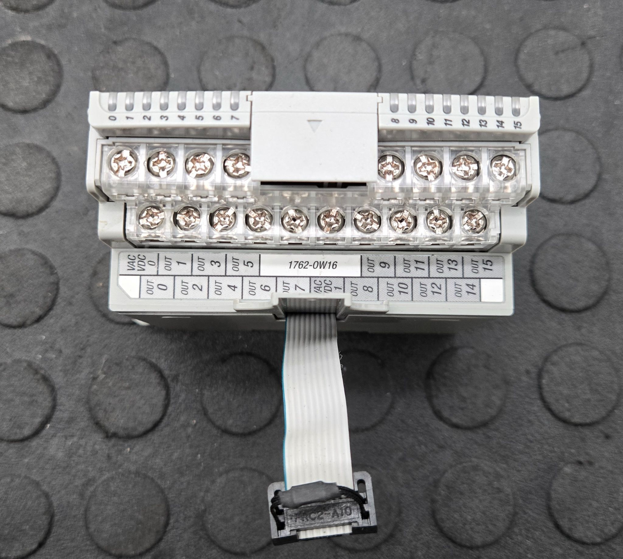 ALLEN‑BRADLEY 1762‑OW16 16 Point Relay Output Module 240VAC USED 2
