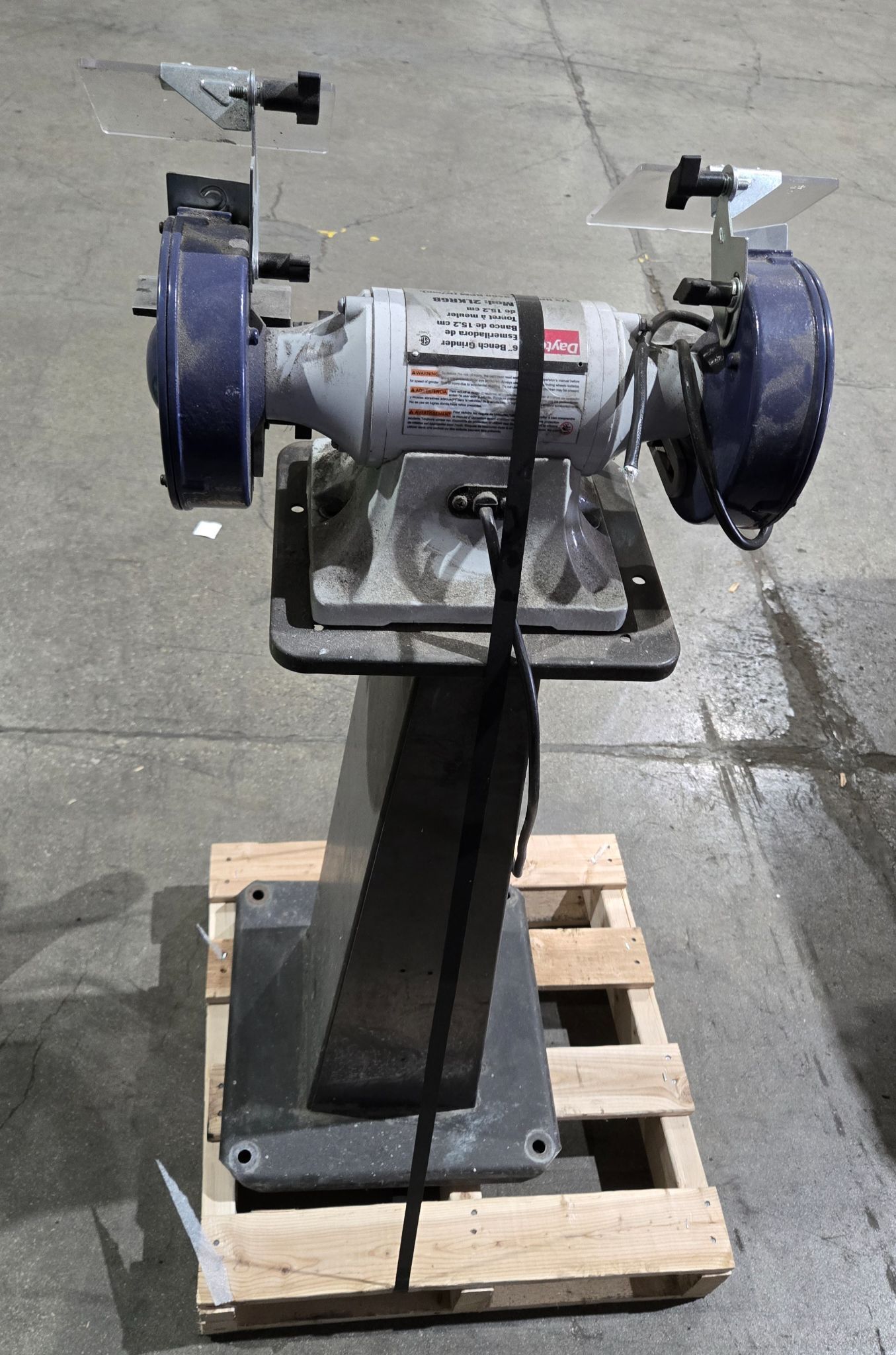 DAYTON 2LKR6B 6 In Bench Grinder 1/3 HP 3450 RPM USED 2
