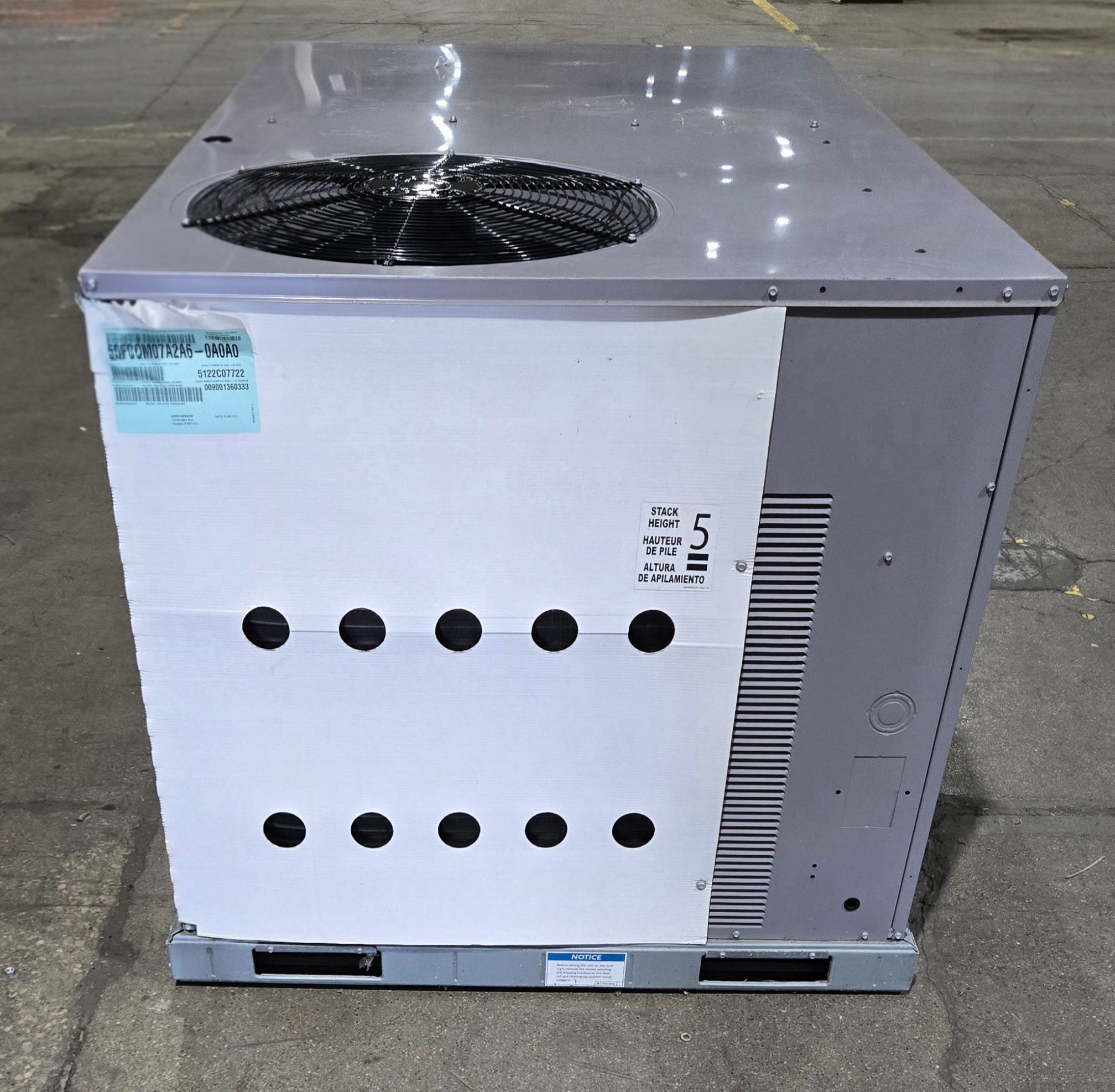 Carrier WeatherMaker 50FCQM07A2A6-A0A0A0 Packaged Rooftop HVAC Unit 460V USED 1