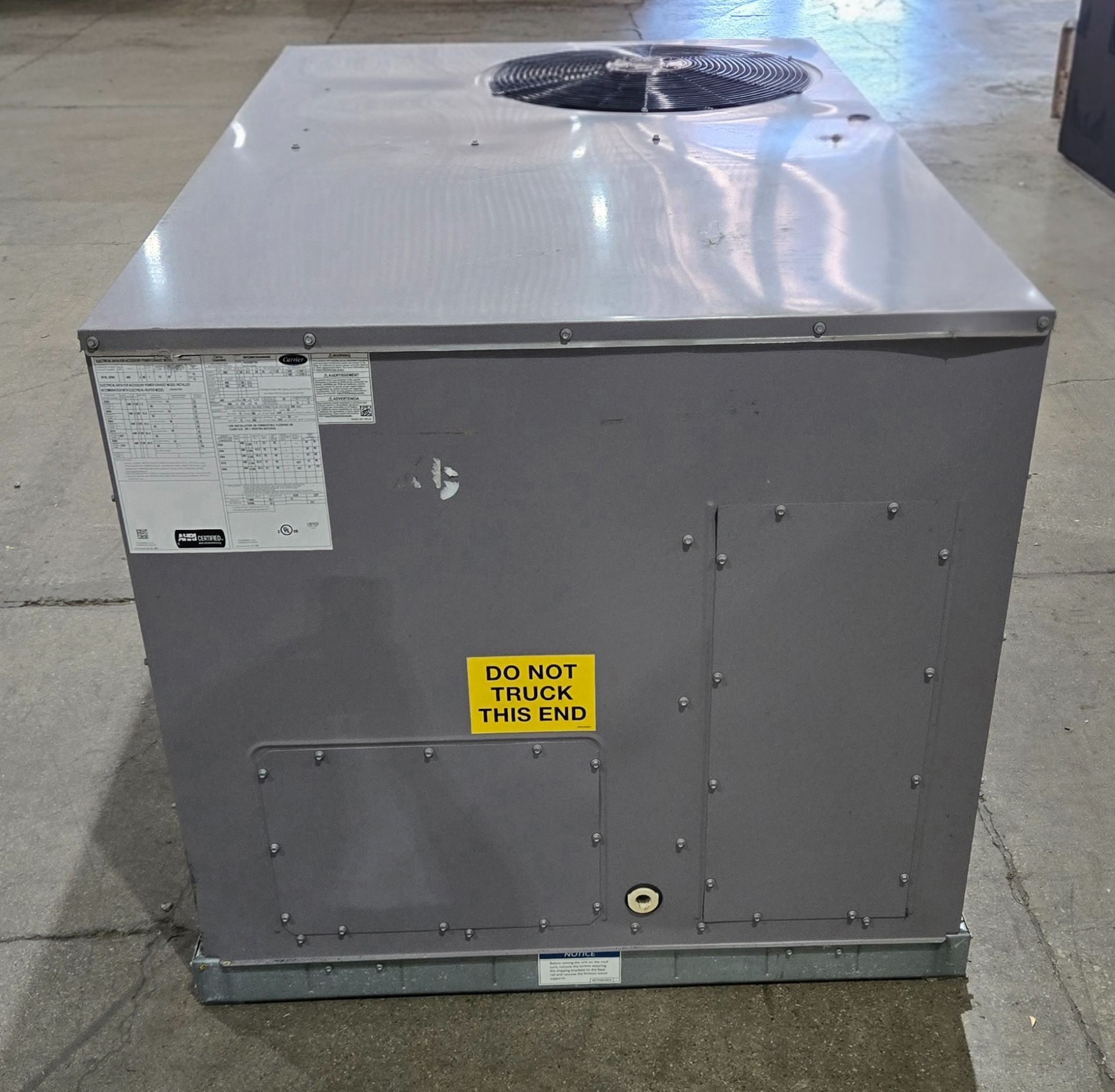 Carrier WeatherMaker 50FCQM07A2A6-A0A0A0 Packaged Rooftop HVAC Unit 460V USED 2