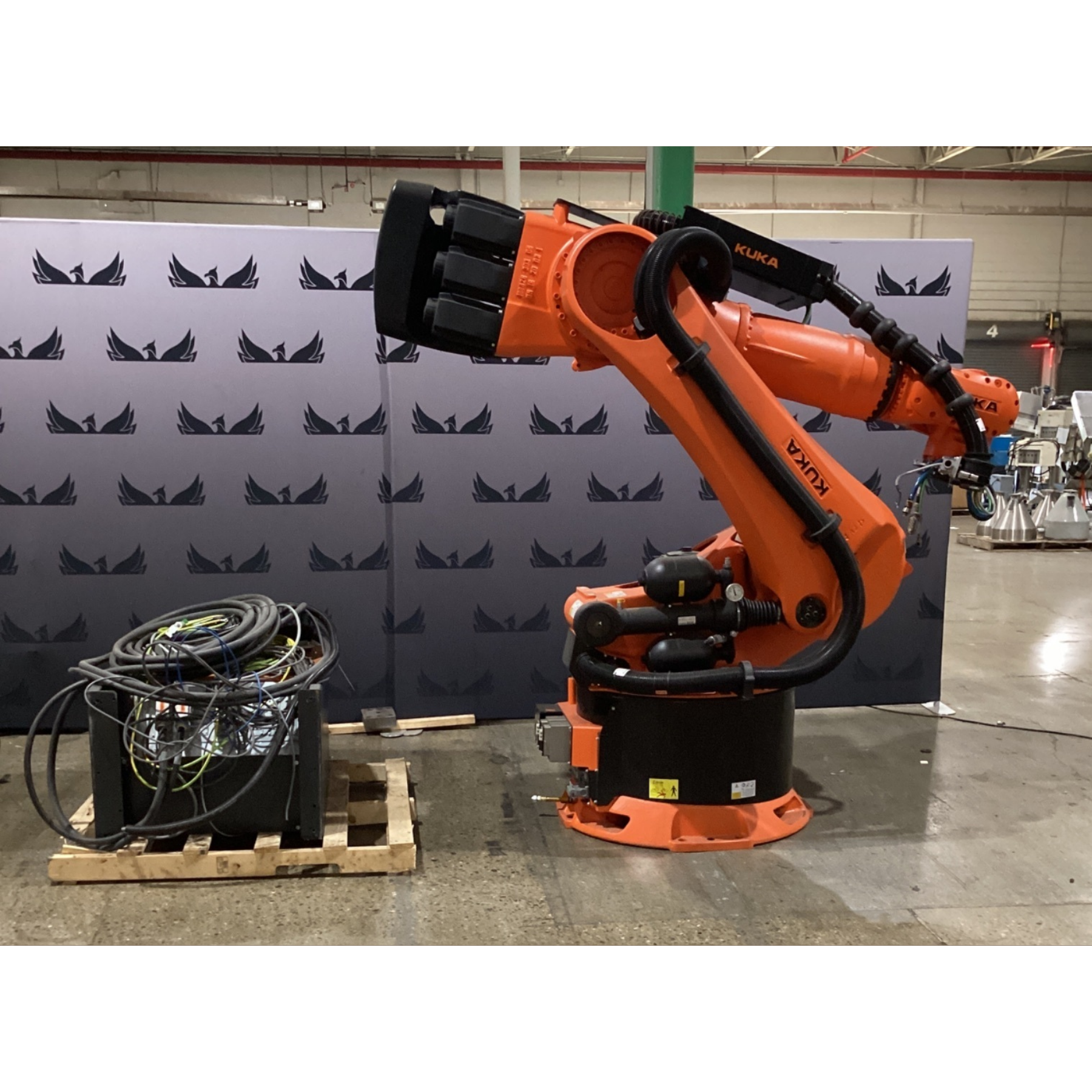 KUKA KR 420 R3330/FLR w/ KRC4 Controls USED 0