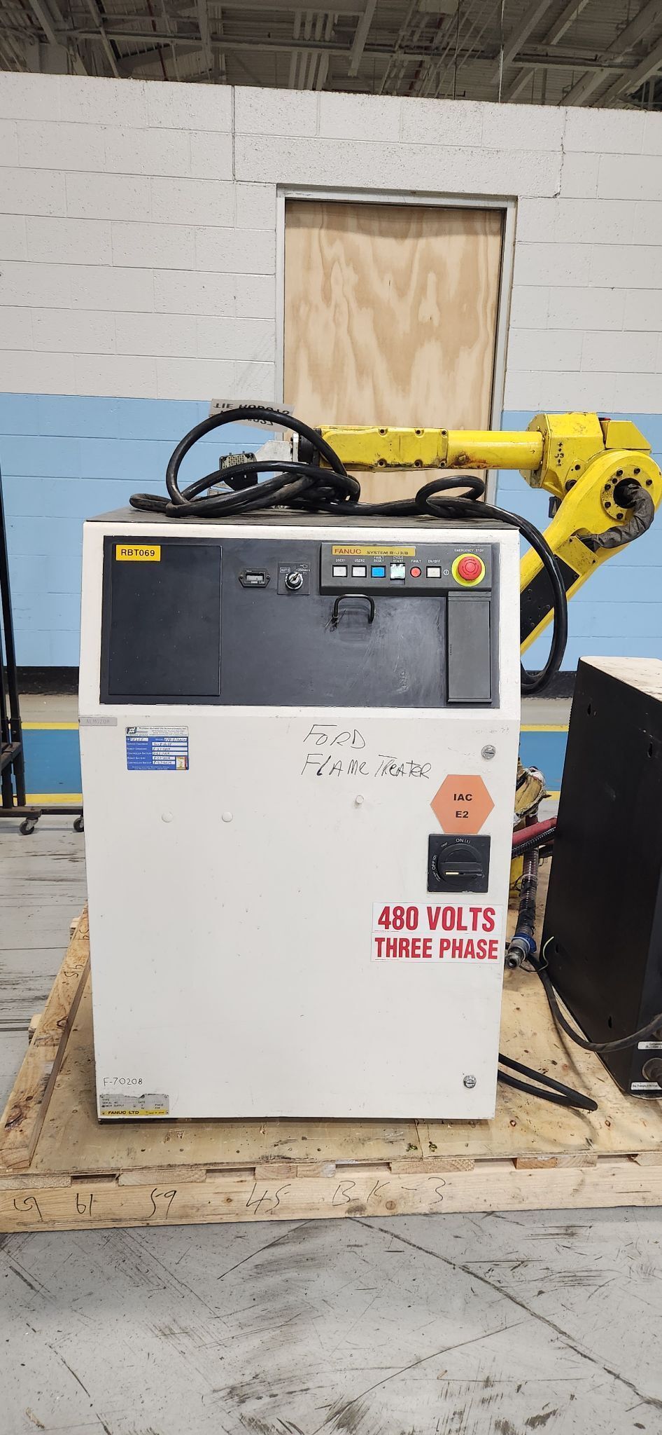 FANUC ArcMate 120iB Complete w/ R‑J3iB Controller & Enercon Plasma Package USED 1