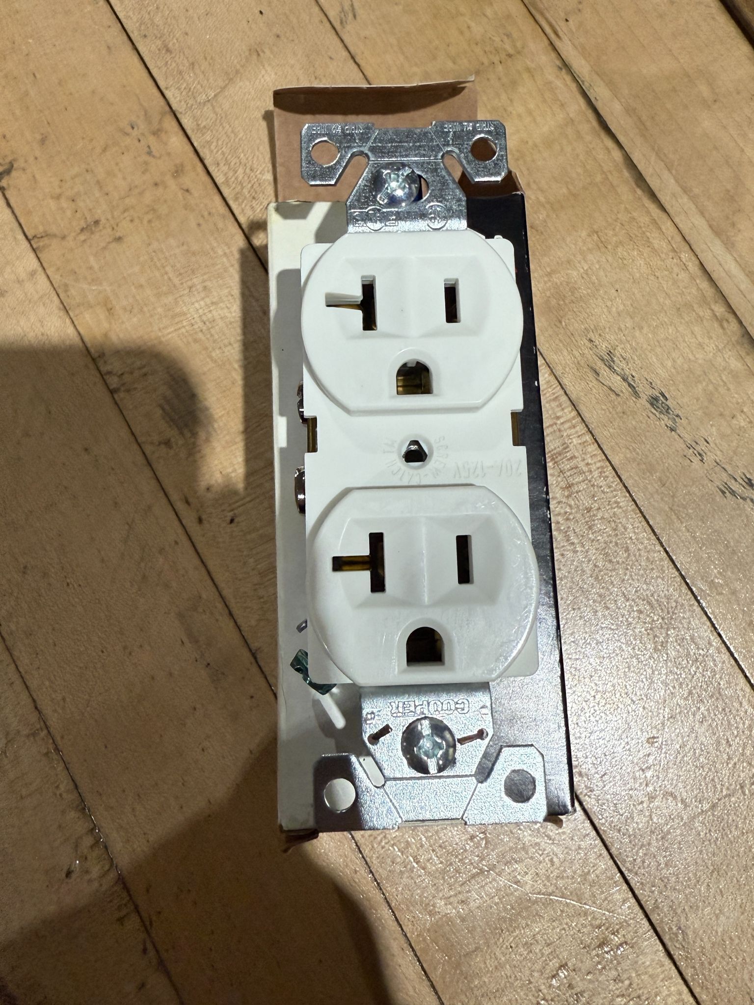 COOPER 5362W Duplex Receptacle 20A 125V White NEW 0