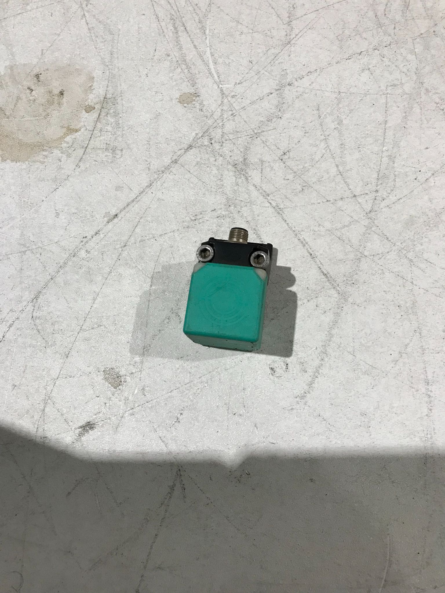 PEPPERL+FUCHS NBN40-L2M-E2-V1 Inductive Proximity Sensor USED 0