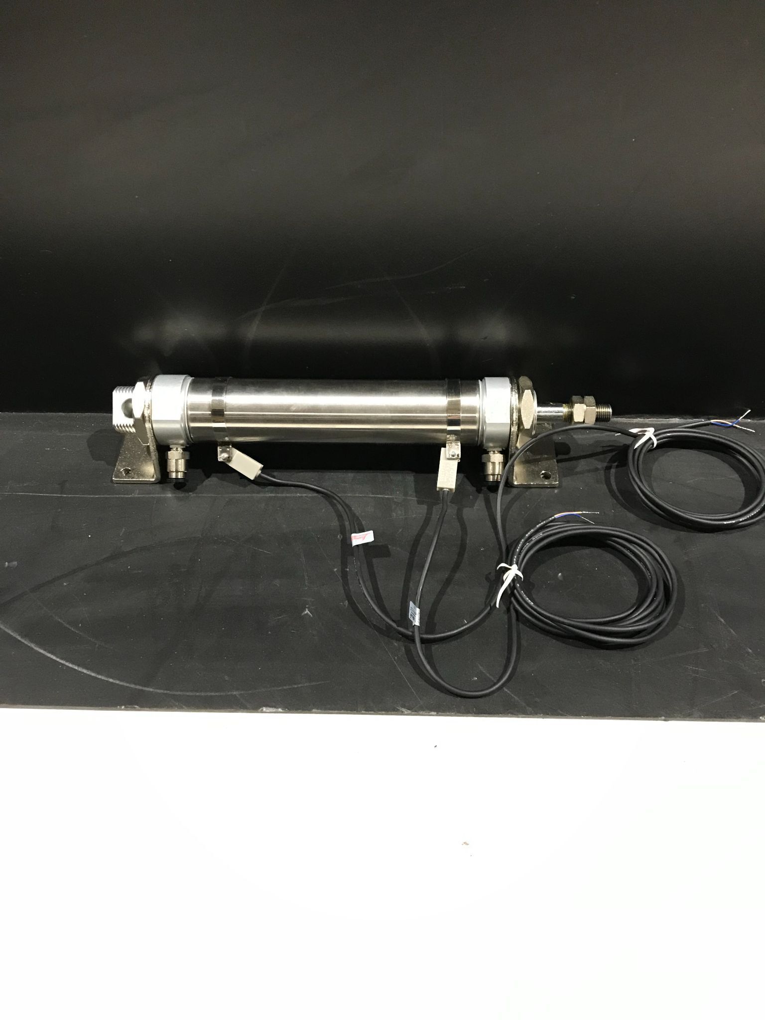 MINDMAN MCMA‑11‑40‑145‑A Pneumatic Cylinder with Sensor NEW 0
