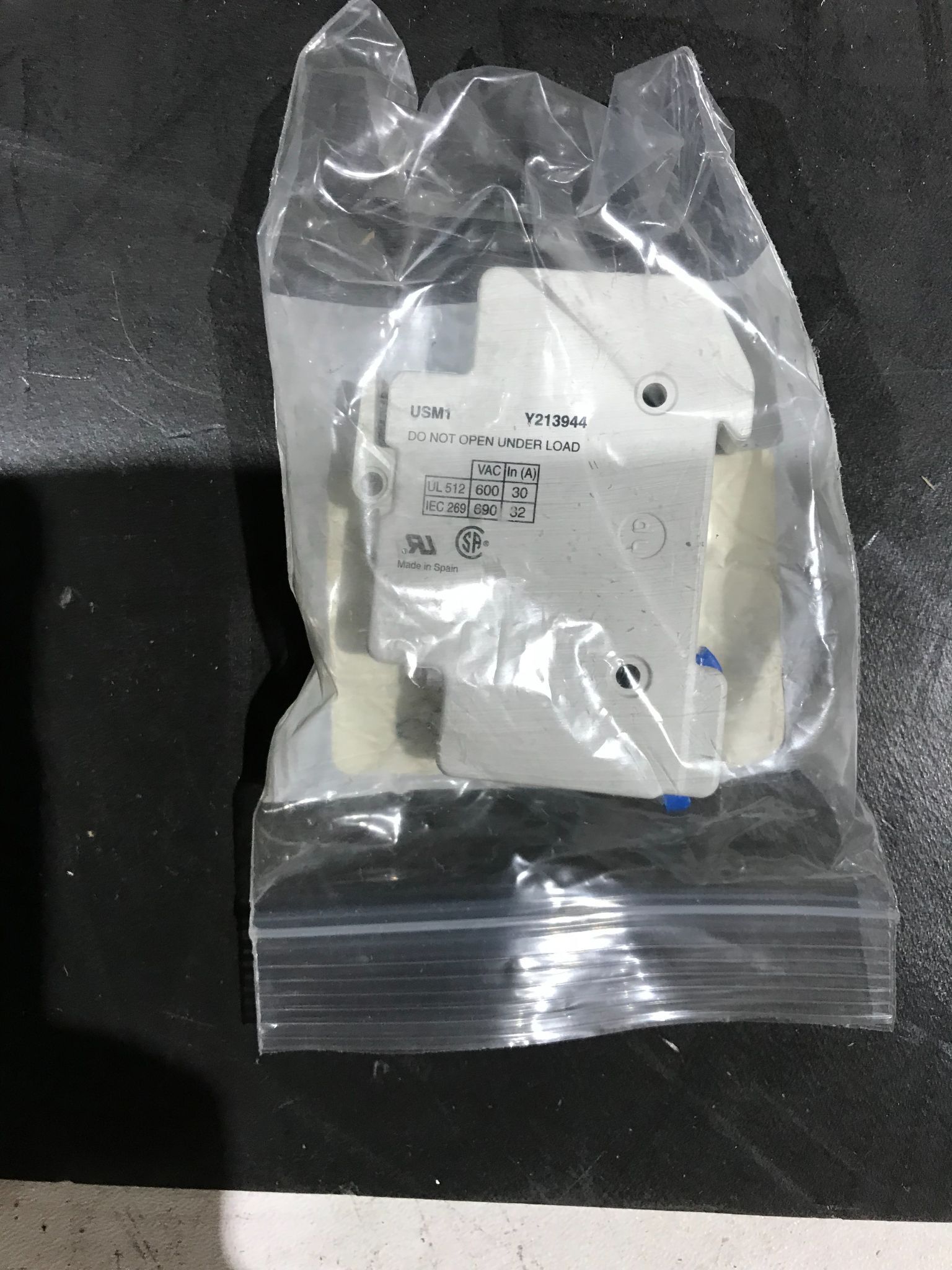 FERRAZ SHAWMUT Y213944 USM1 Fuse Switch Disconnector NEW 0