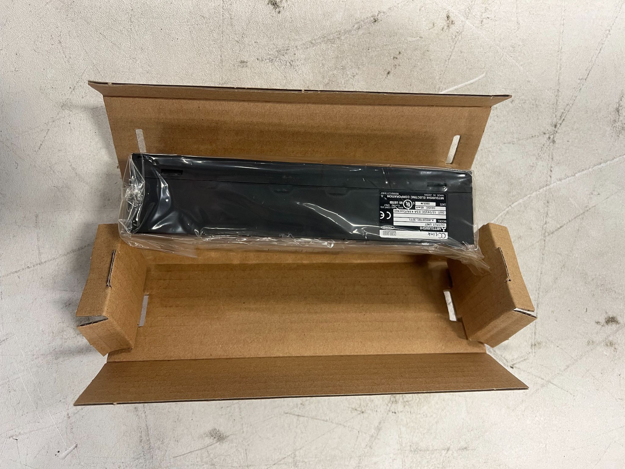 MITSUBISHI AJ65SBTB1-32T1 PLC NEW 1