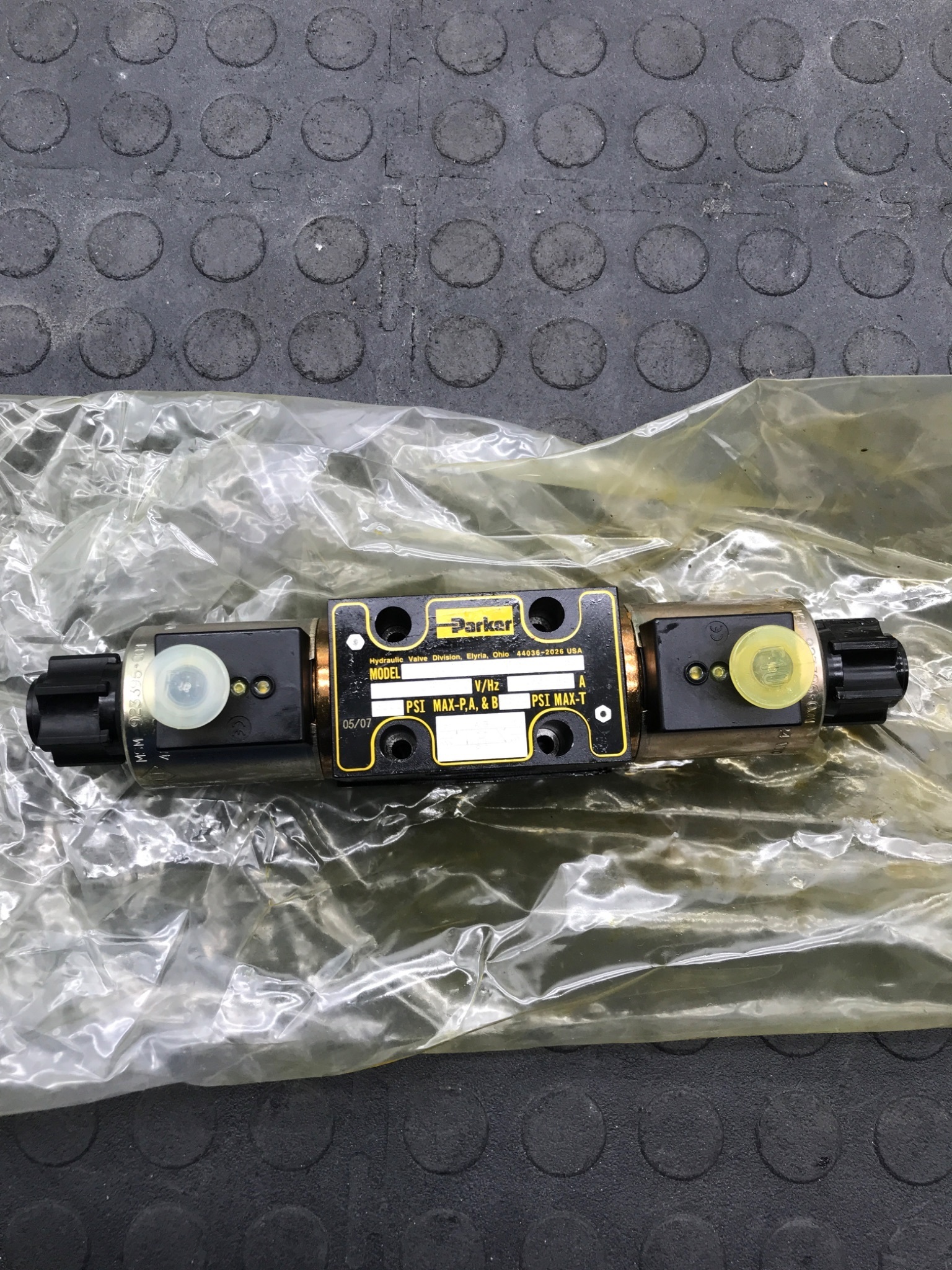 PARKER D1VW009CNJDLMJ5 Directional Control Valve NEW 1