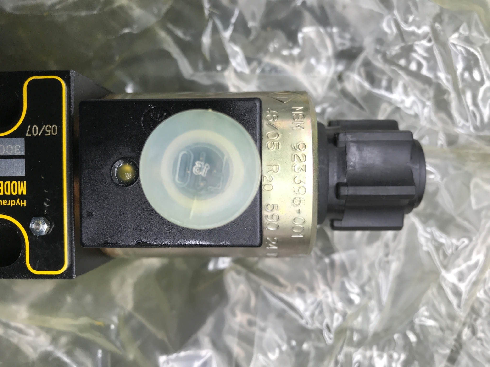 PARKER D1VW009CNJDLMJ5 Directional Control Valve NEW 2