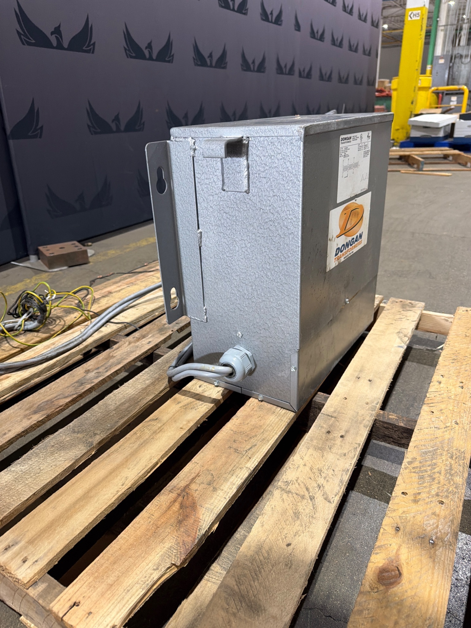 Dongan 76‑0209SH Three Phase General Purpose Transformer USED 1