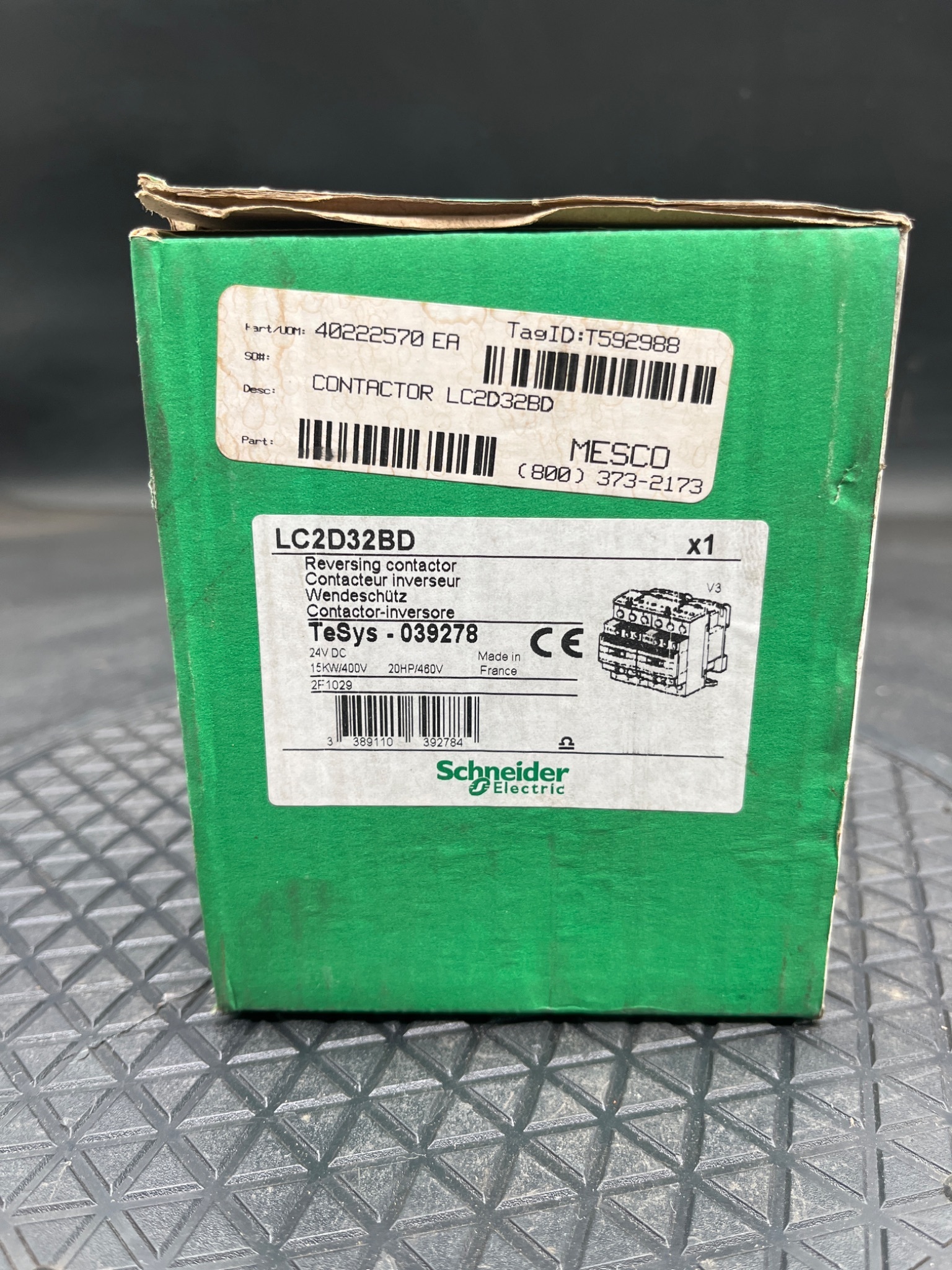 SCHNEIDER ELECTRIC LC2D32BD TeSys D Reversing Contactor NEW 1