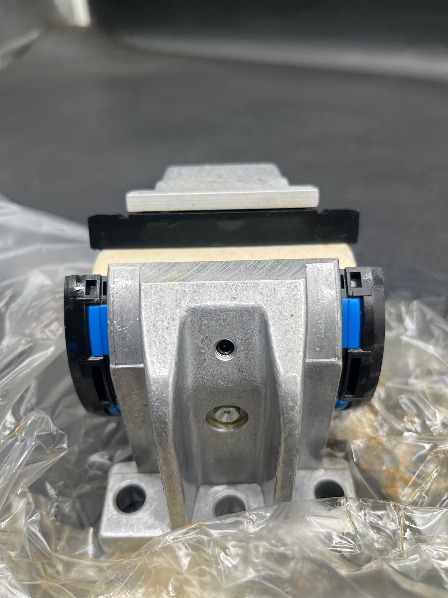 SKF LUCT 40‑2LS Take‑Up Bearing Unit NEW 5