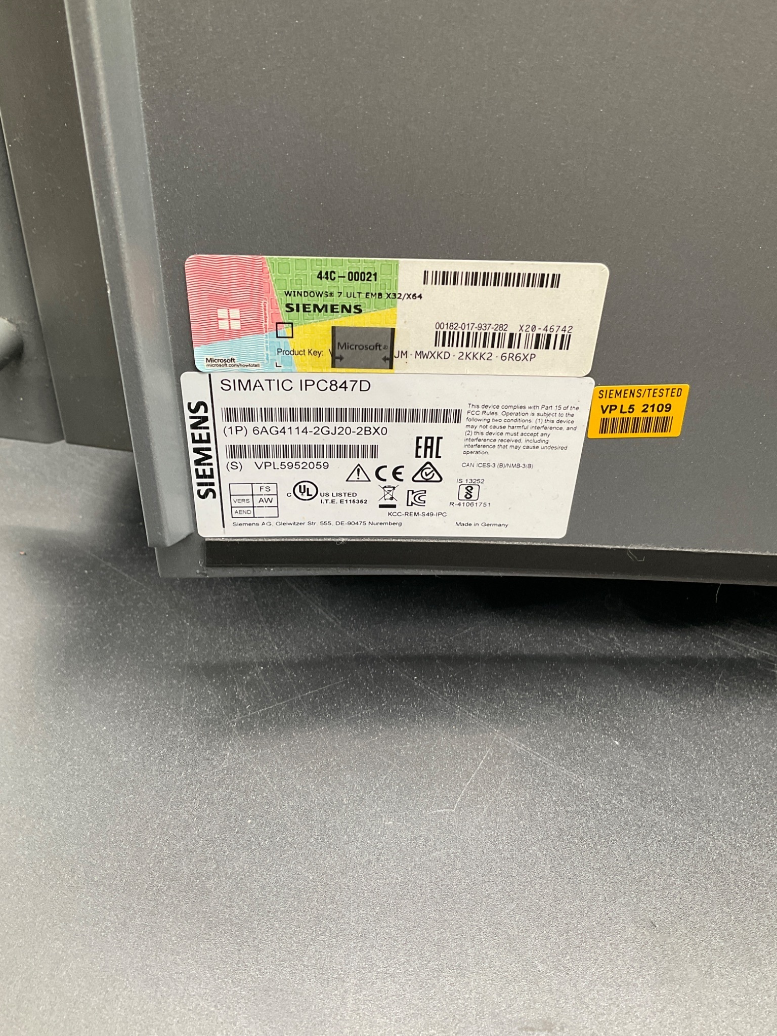 SIEMENS SIMATIC IPC847D 6AG4114‑2GJ20‑2BX0 Industrial PC USED 1