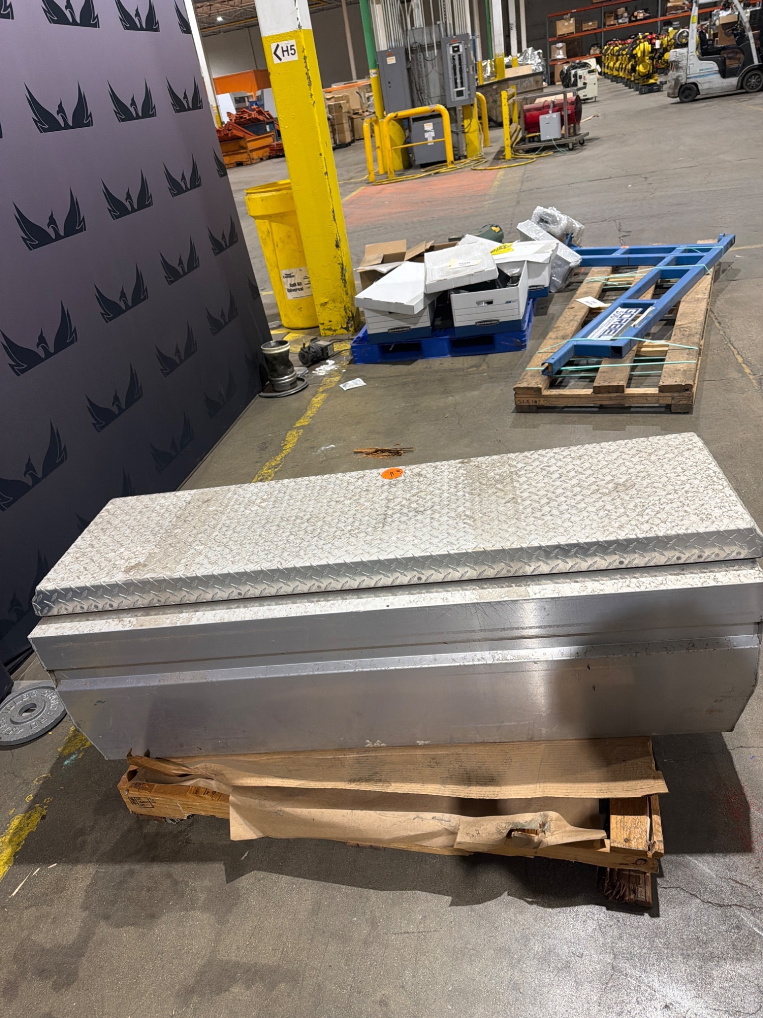 WEATHER GUARD 664‑0‑01 Aluminum Truck Tool Box USED 2