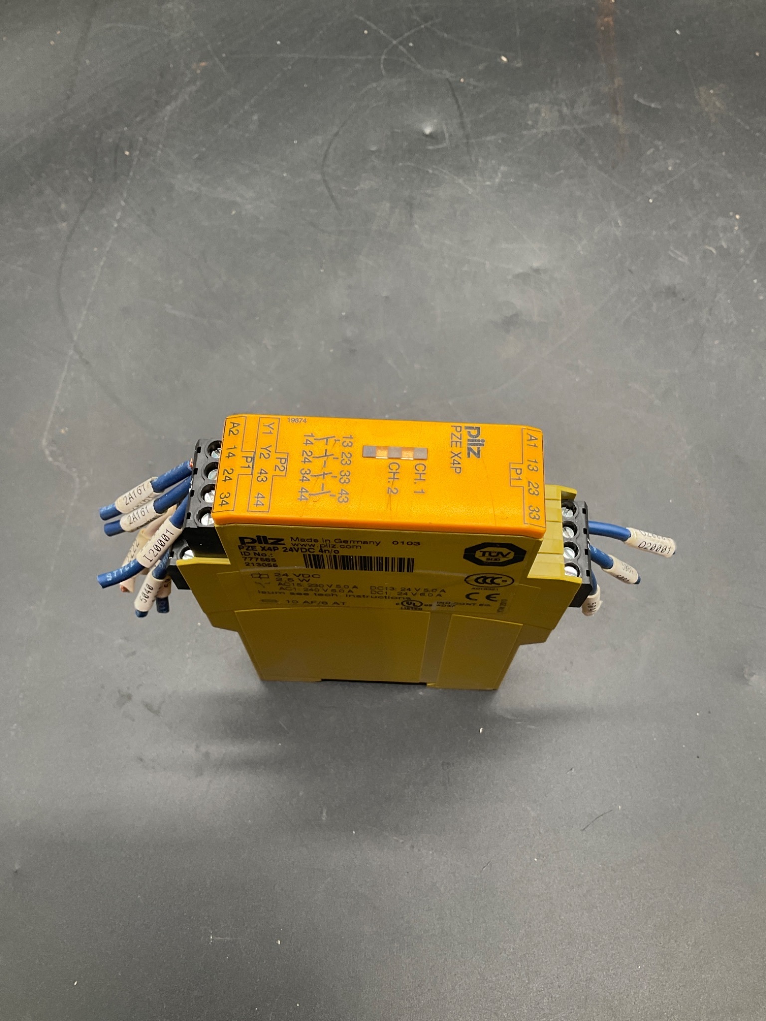 PILZ PZE‑X4P‑24VDC 4N/0 Safety Relay USED 1