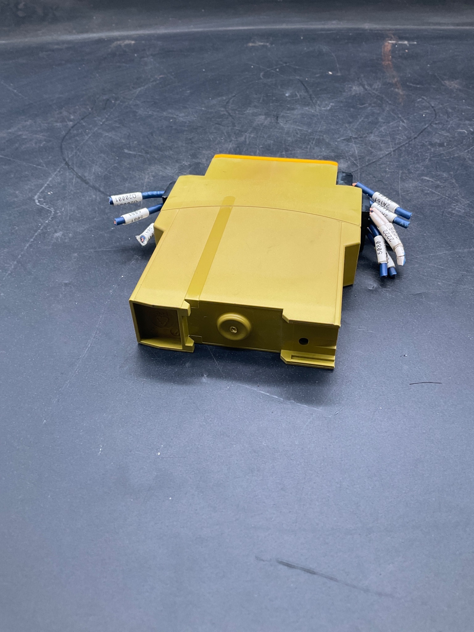 PILZ PZE‑X4P‑24VDC 4N/0 Safety Relay USED 3
