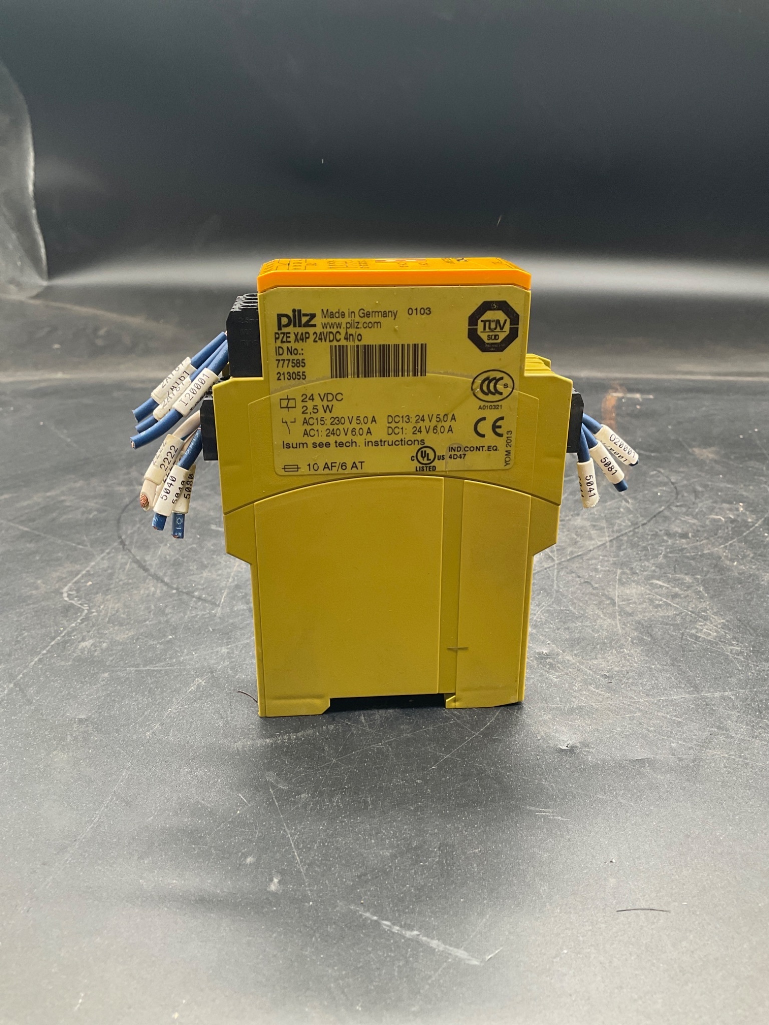 PILZ PZE‑X4P‑24VDC 4N/0 Safety Relay USED 4